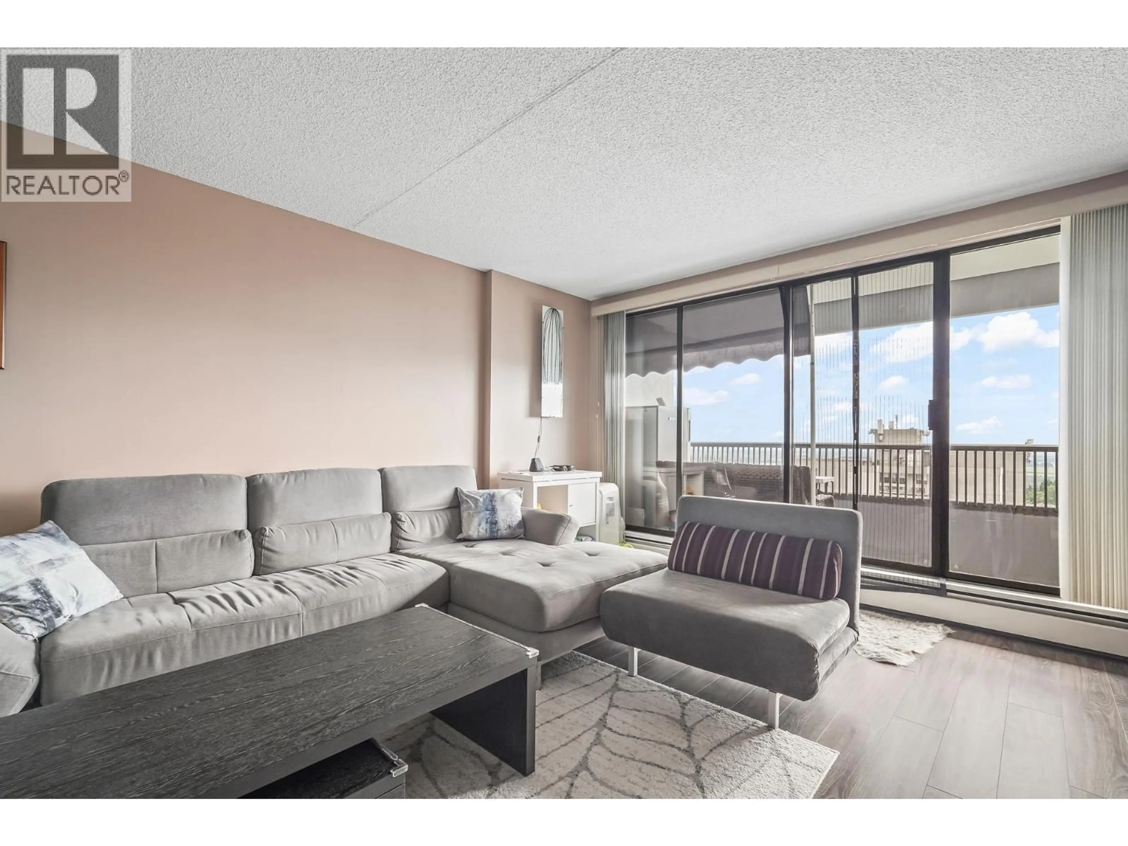 Living room with furniture, unknown for 1607 - 6595 WILLINGDON AVENUE, Burnaby British Columbia V5H4E5