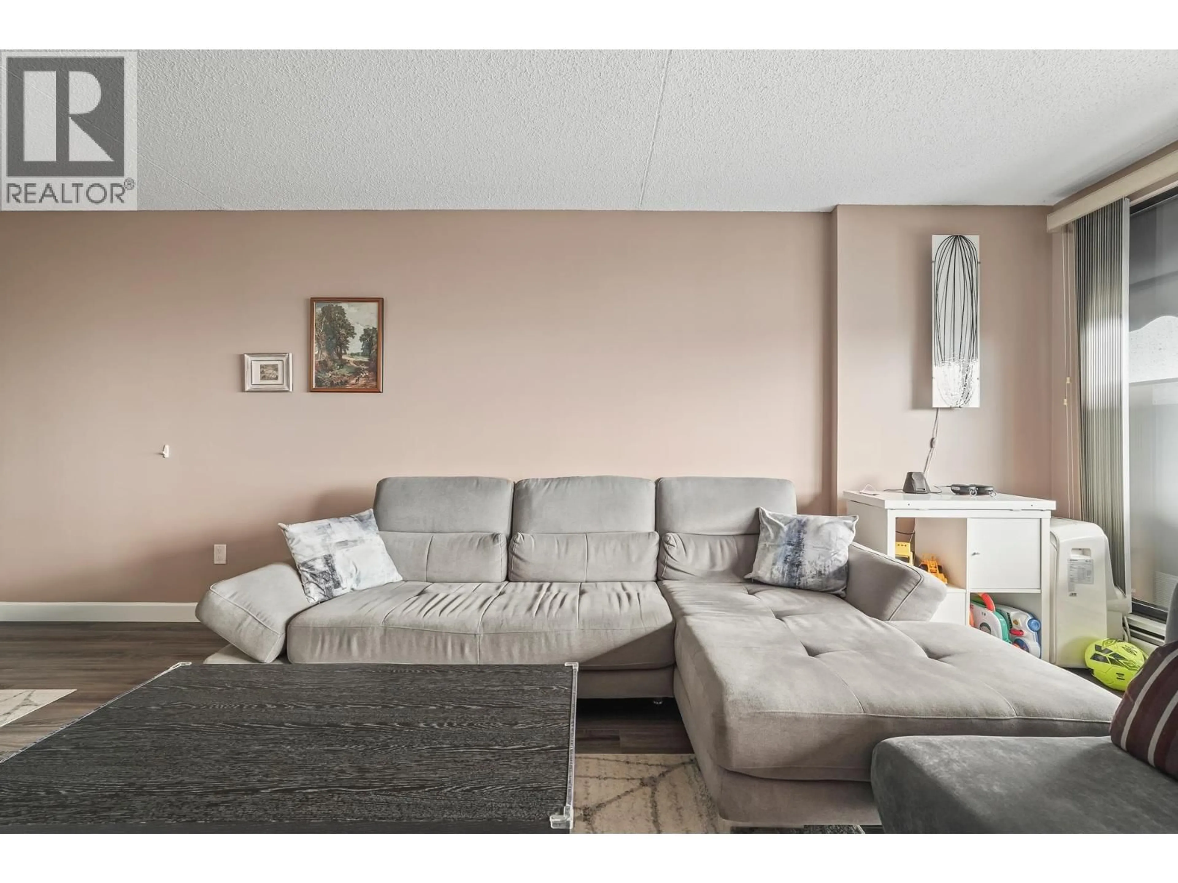 Living room with furniture, unknown for 1607 - 6595 WILLINGDON AVENUE, Burnaby British Columbia V5H4E5