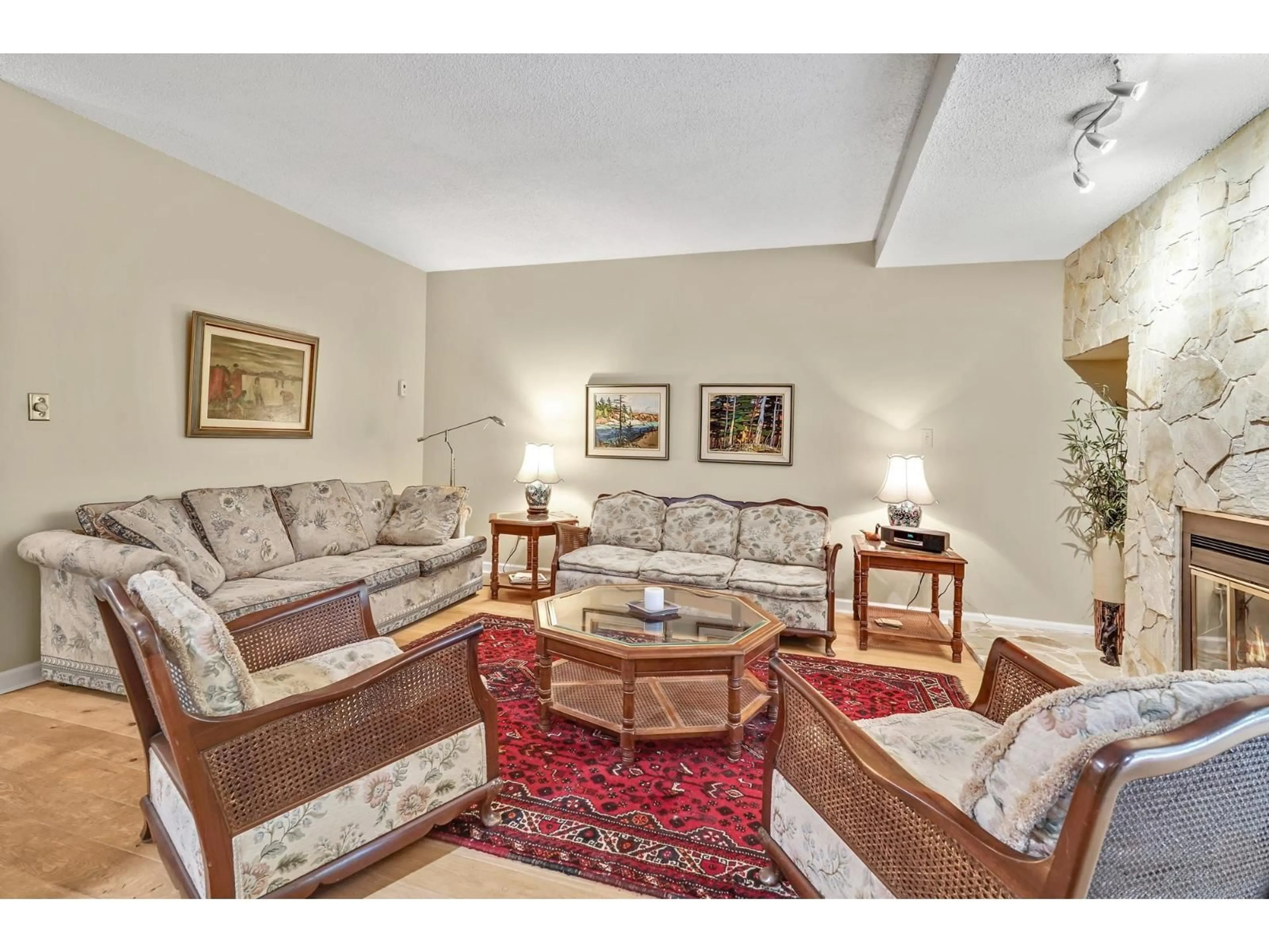 Living room with furniture, unknown for 103 - 12749 16 AVENUE, Surrey British Columbia V4A1N2