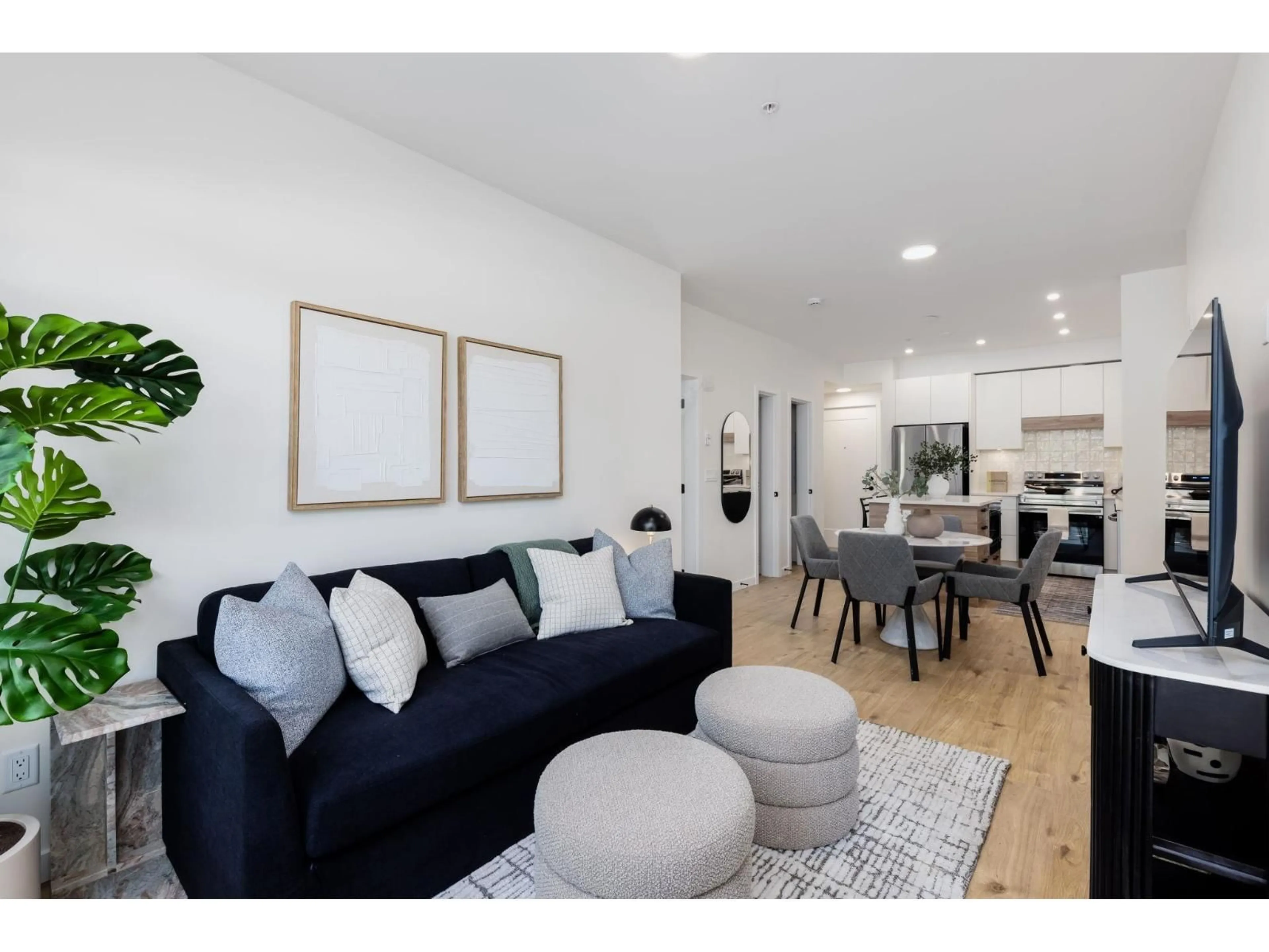 Living room with furniture, unknown for 204 - 33920 BEST AVENUE, Mission British Columbia V2V0L9