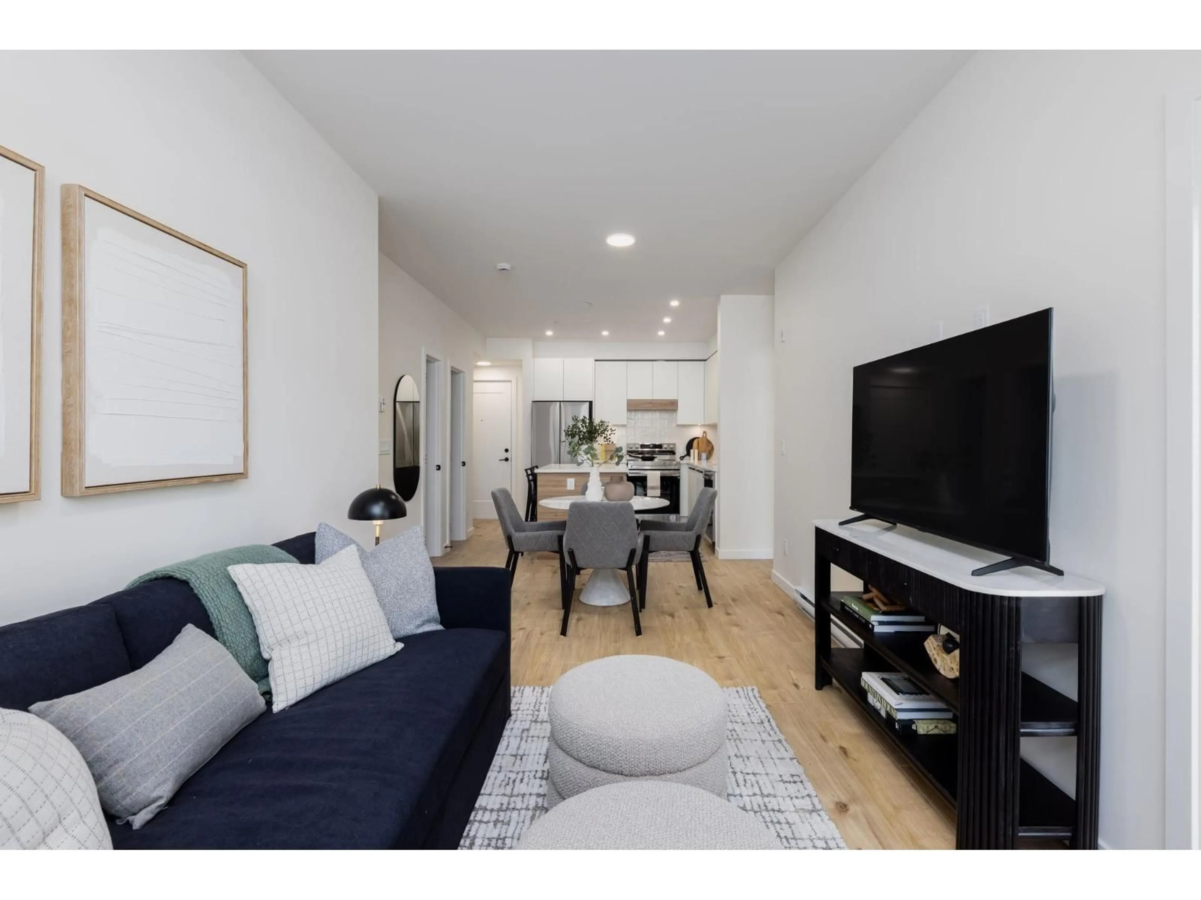 Living room with furniture, unknown for 204 - 33920 BEST AVENUE, Mission British Columbia V2V0L9