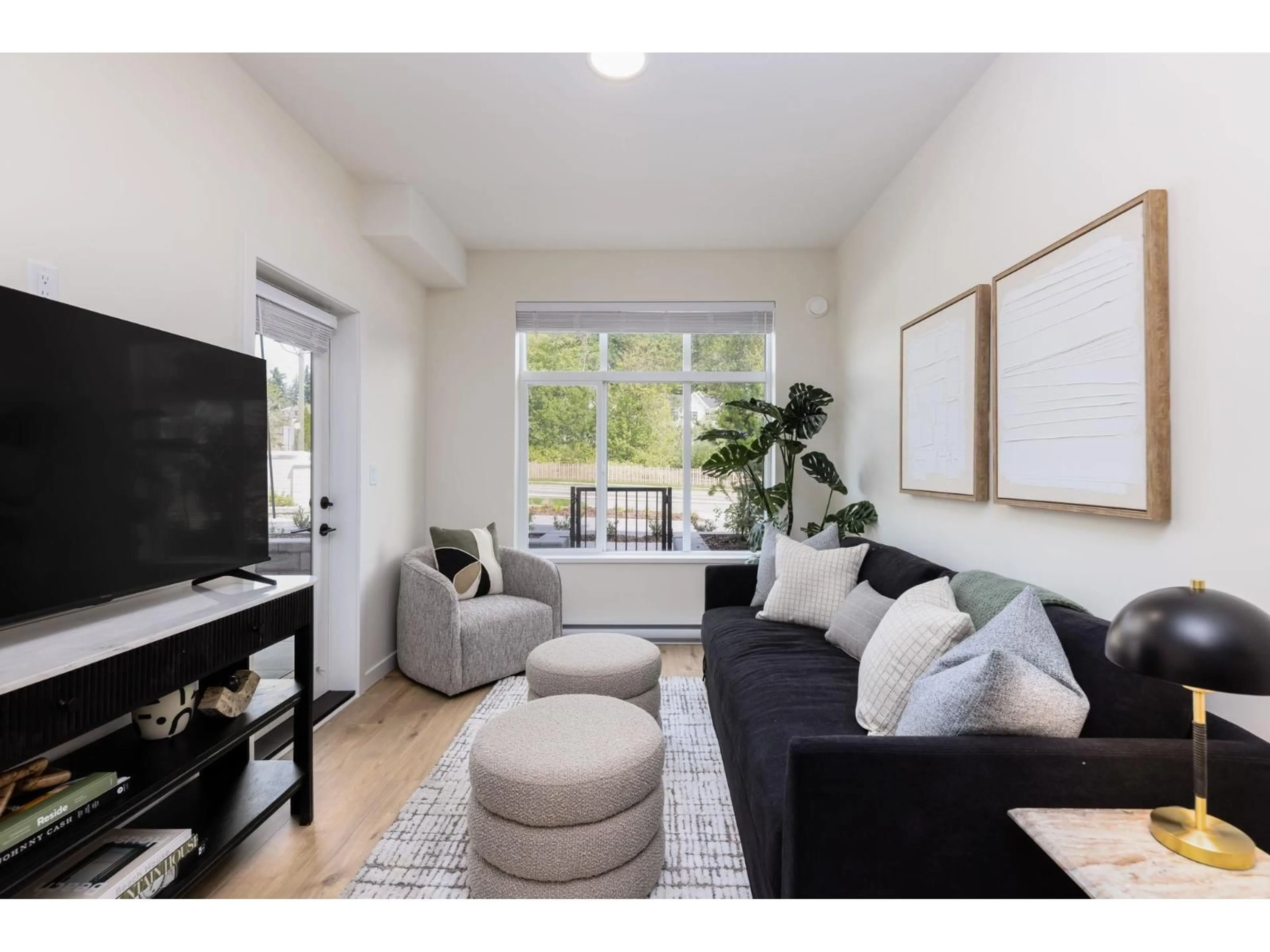 Living room with furniture, unknown for 204 - 33920 BEST AVENUE, Mission British Columbia V2V0L9