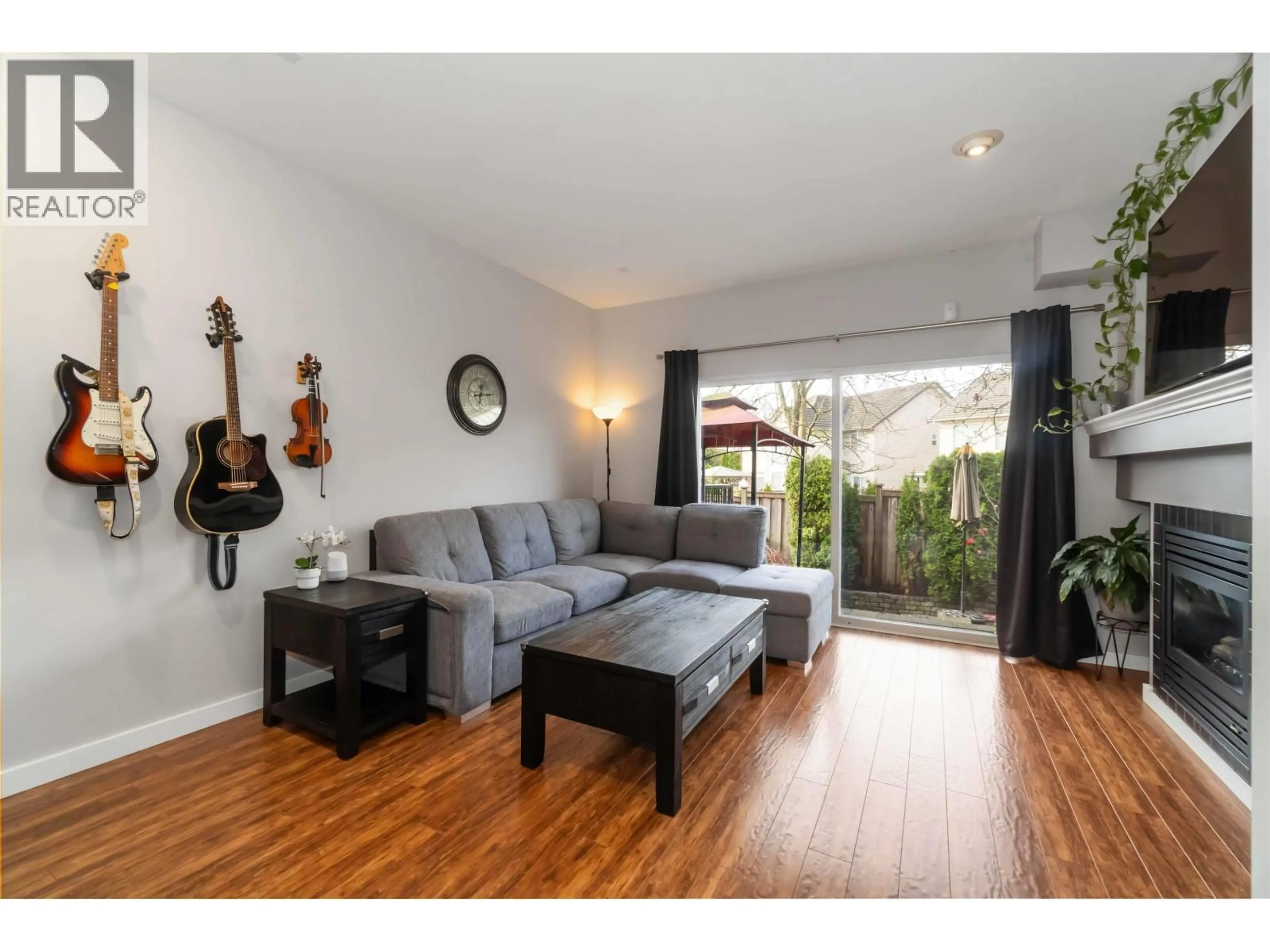 Living room with furniture, wood/laminate floor for 126 - 1055 RIVERWOOD GATE, Port Coquitlam British Columbia V3B8C3