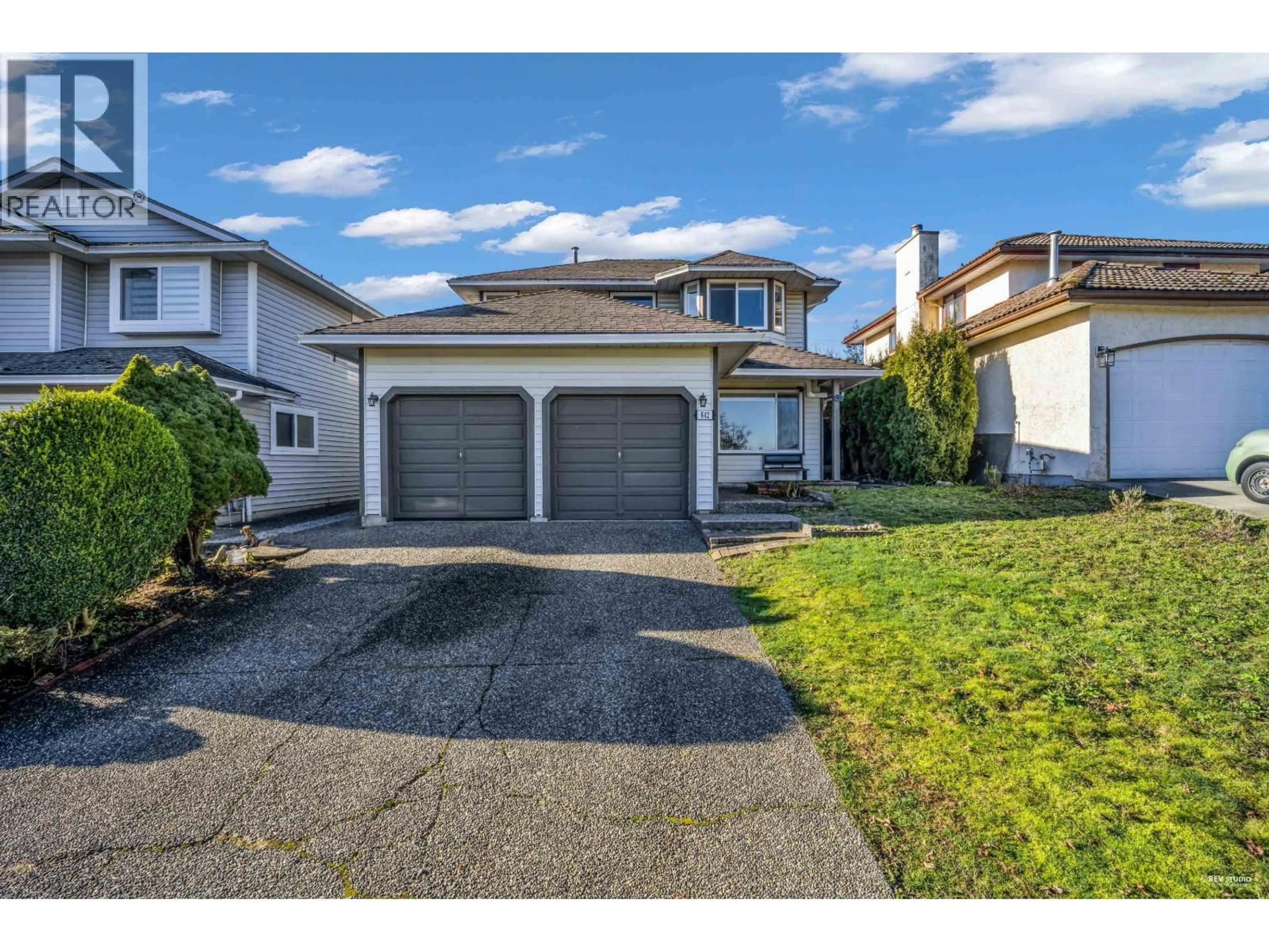 Home with vinyl exterior material, street for 642 LOST LAKE DRIVE, Coquitlam British Columbia V3C5G3