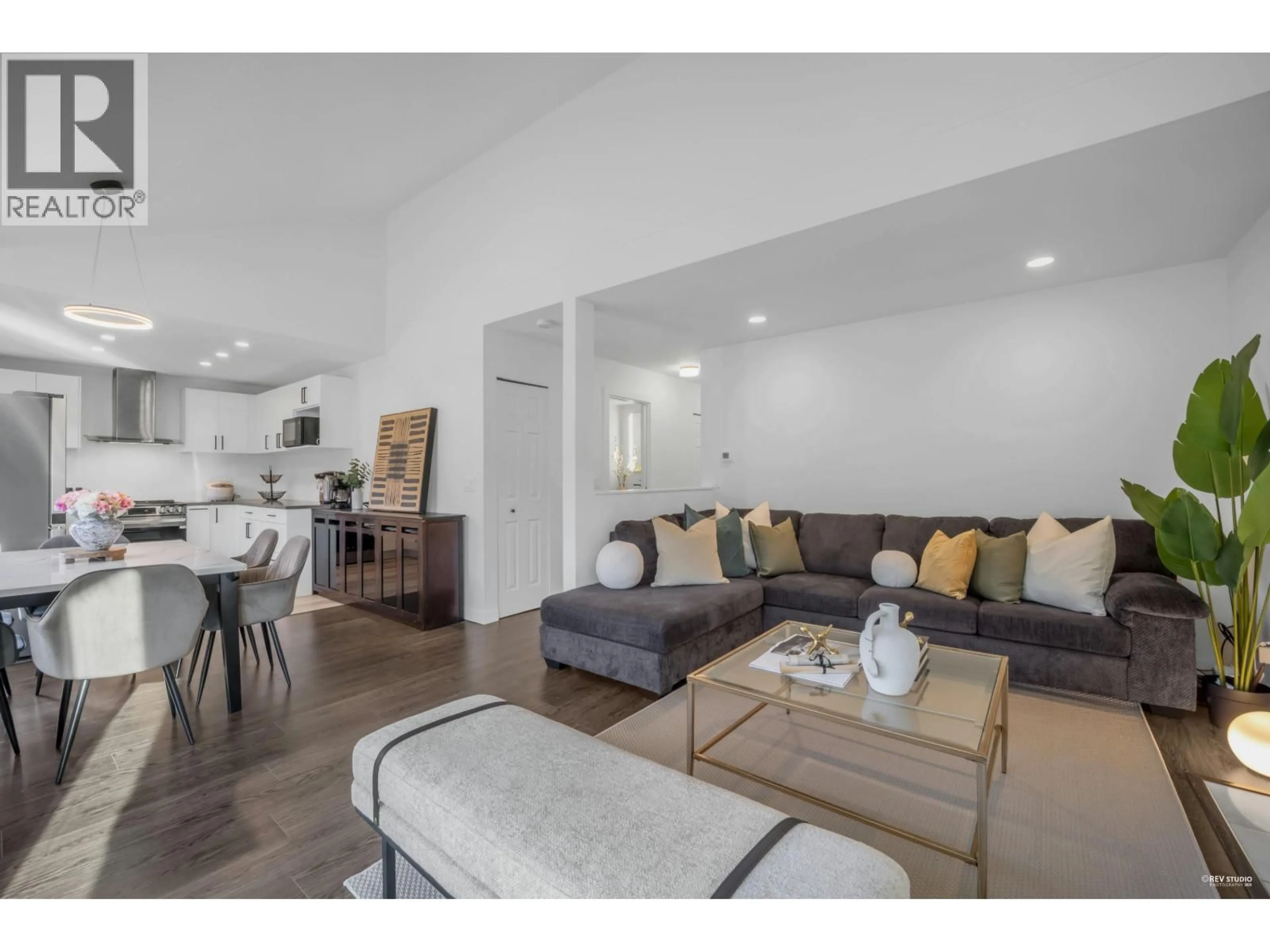 Living room with furniture, wood/laminate floor for 642 LOST LAKE DRIVE, Coquitlam British Columbia V3C5G3