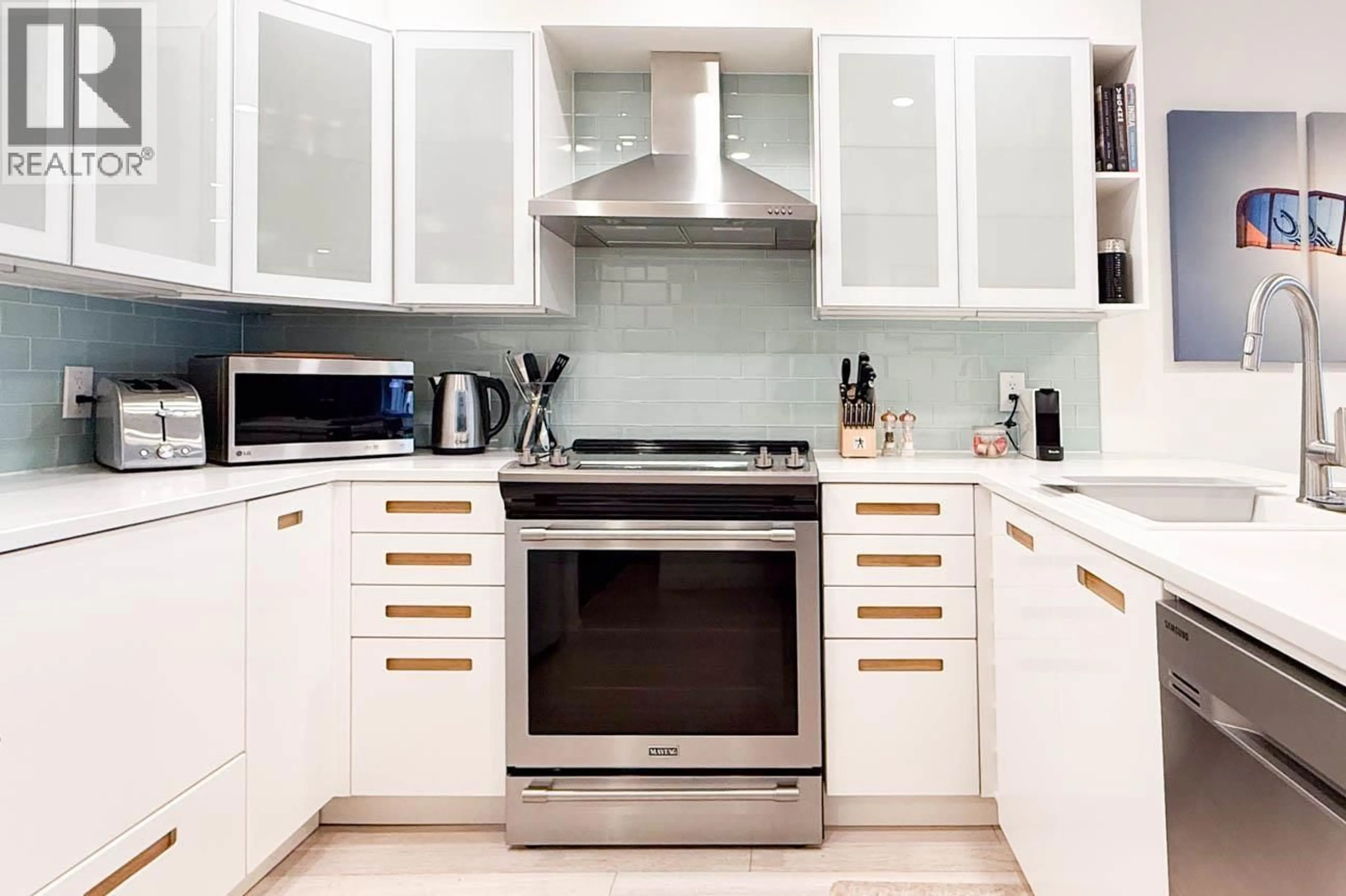 Contemporary kitchen, ceramic/tile floor for 10 - 704 7TH AVENUE, Vancouver British Columbia V5Z1B8