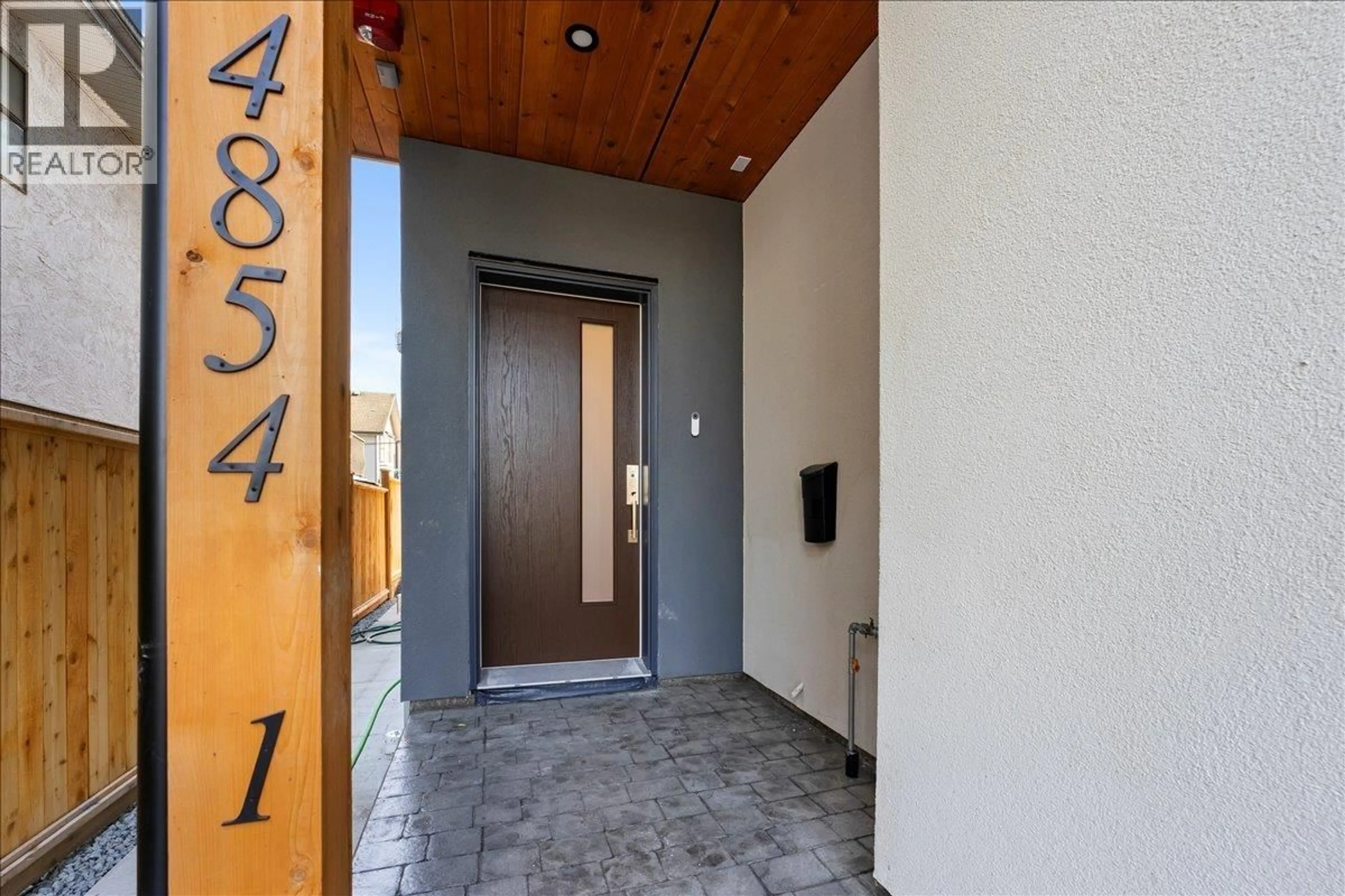 Indoor entryway for 4854 SLOCAN STREET, Vancouver British Columbia V5R2A3