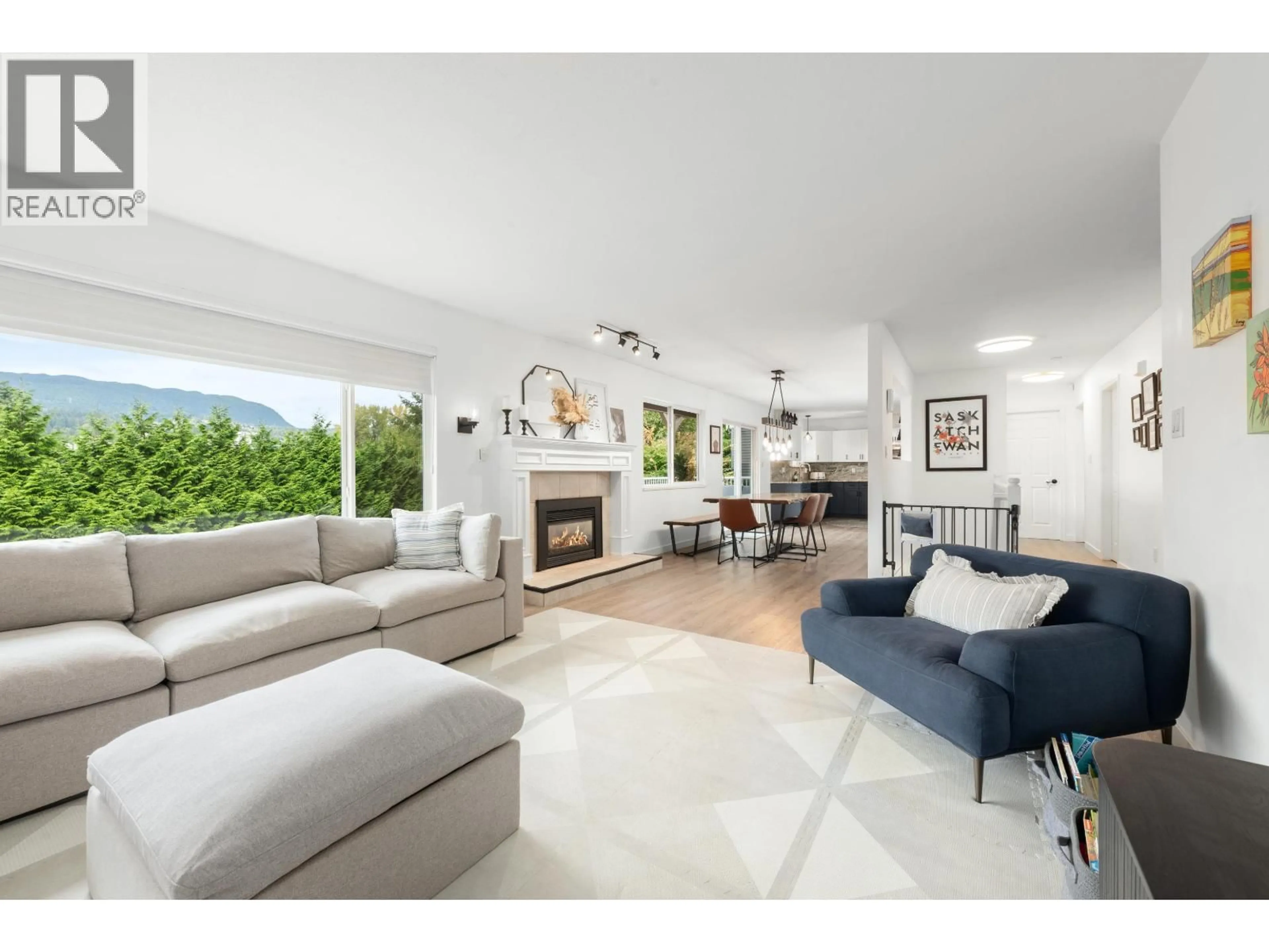 Living room with furniture, unknown for 3310 HENRY STREET, Port Moody British Columbia V3H2K5