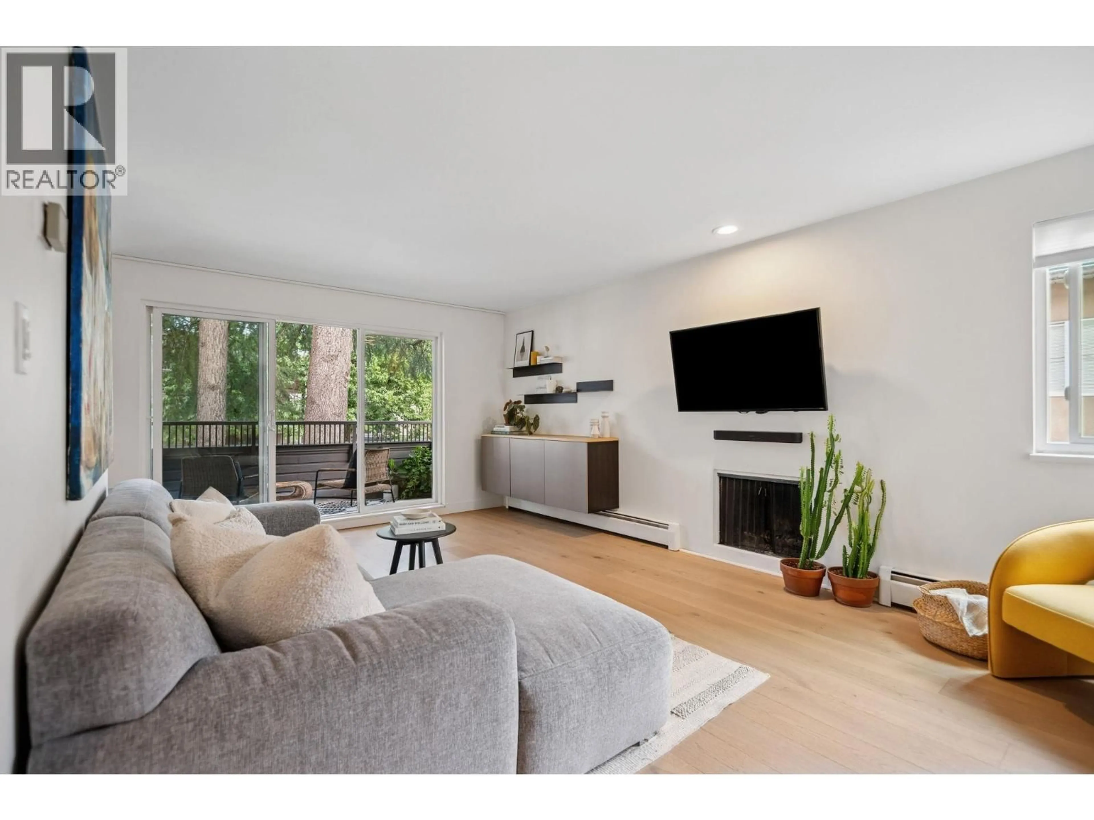 Living room with furniture, wood/laminate floor for 209 - 1420 8 AVENUE, Vancouver British Columbia V5N1T4