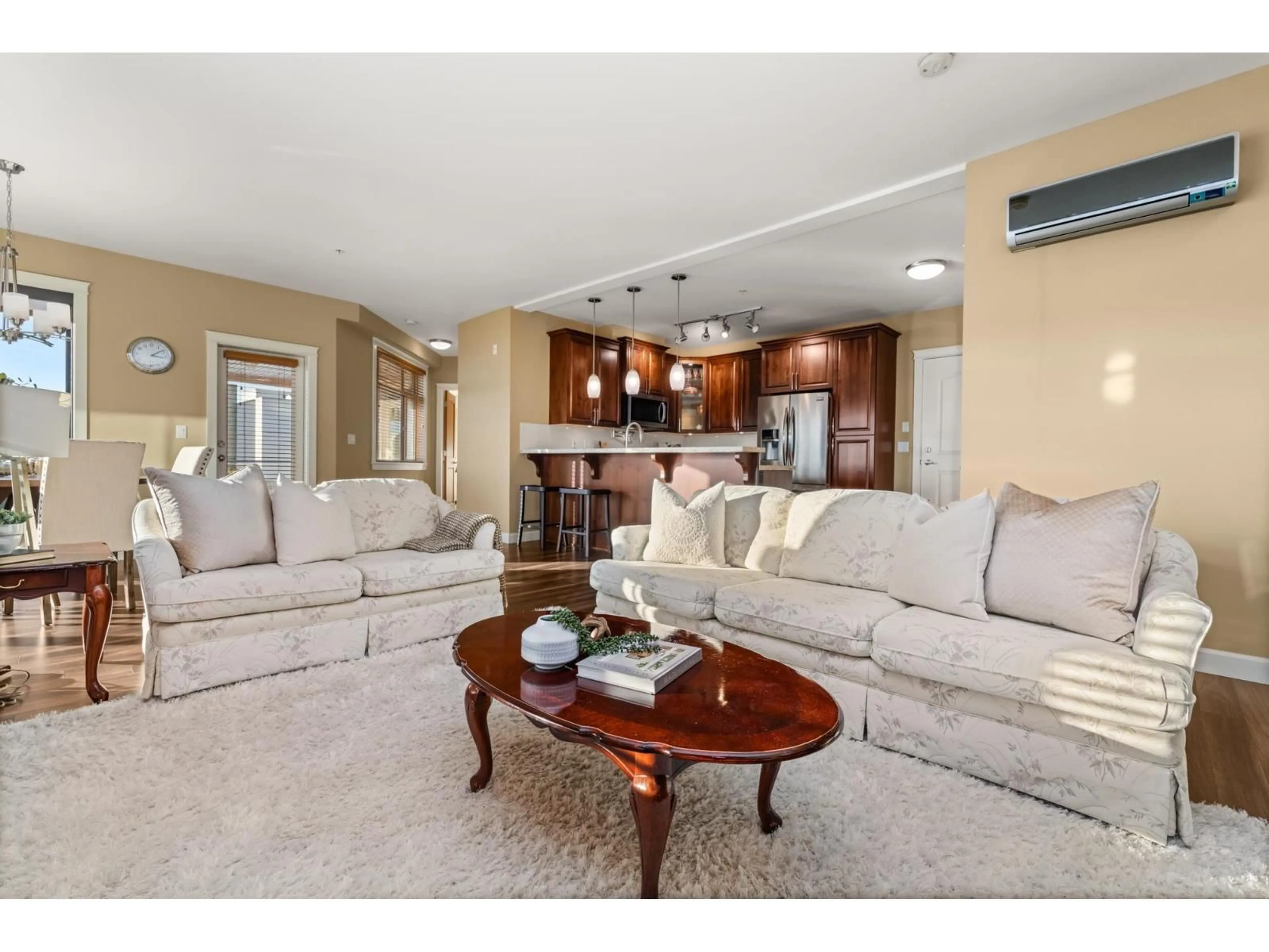 Living room with furniture, unknown for 526 - 2860 TRETHEWEY STREET, Abbotsford British Columbia V2T0G5