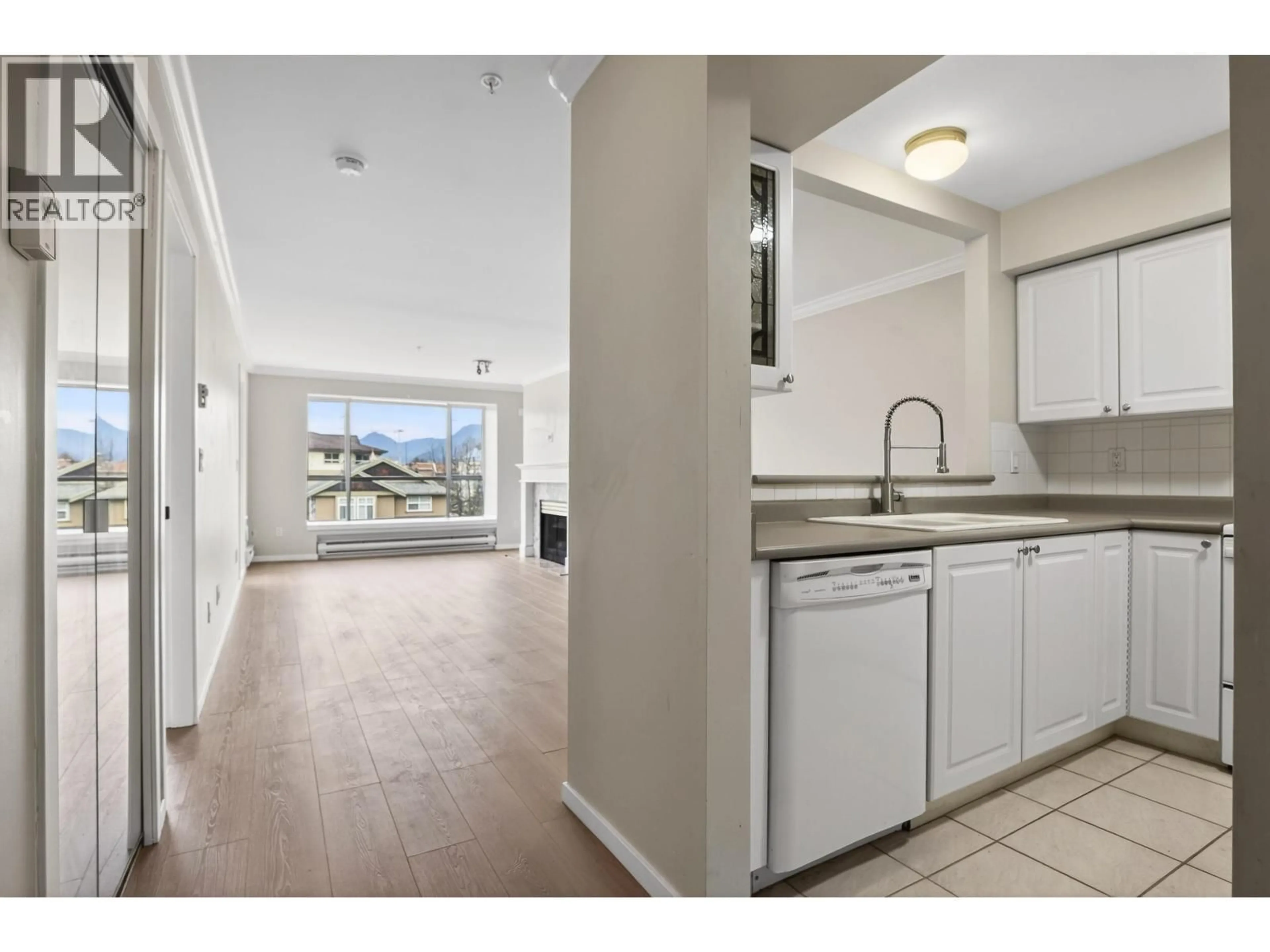Open concept kitchen, unknown for 308 - 2340 HAWTHORNE AVENUE, Port Coquitlam British Columbia V3C1W9