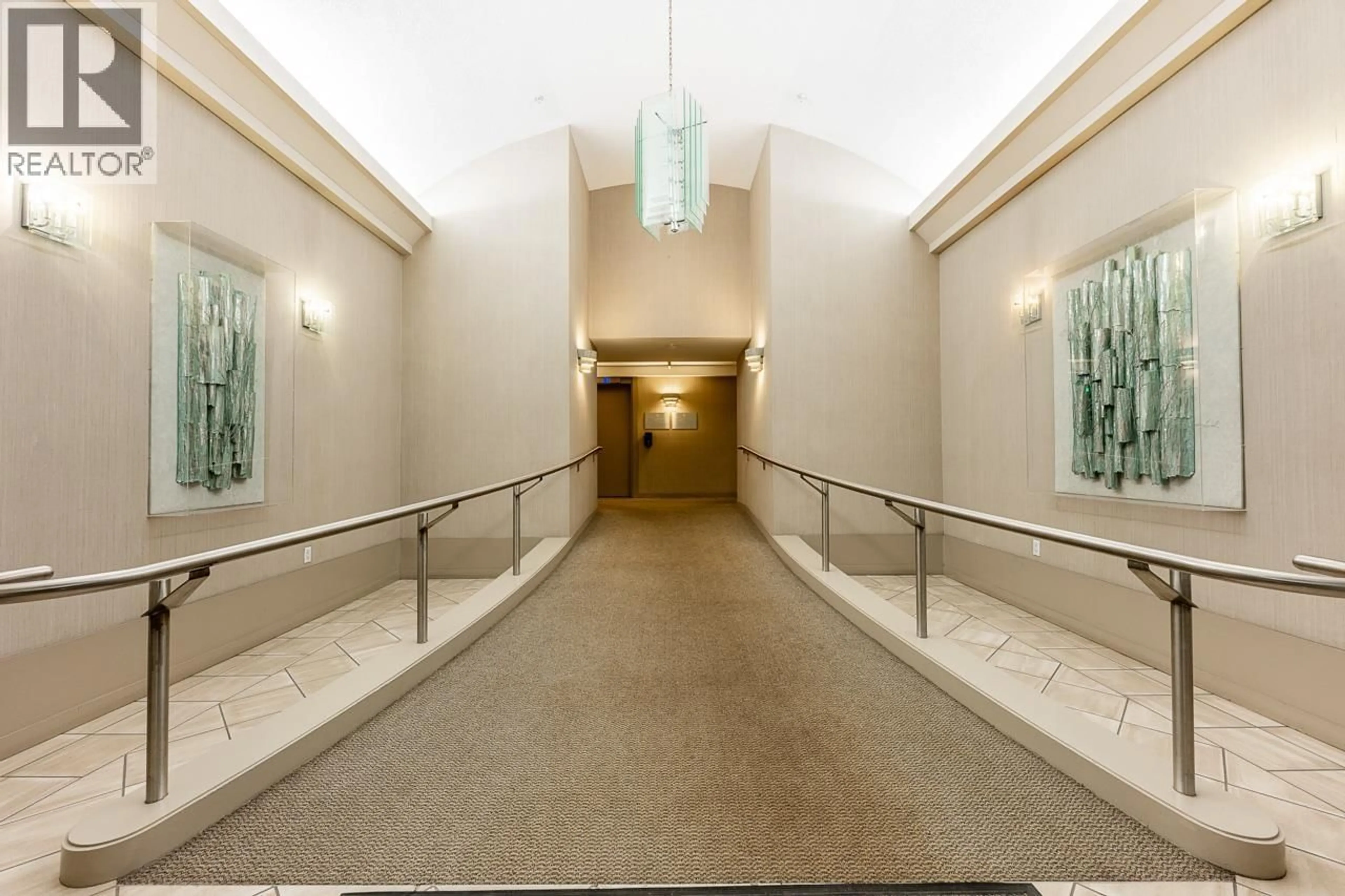 Indoor foyer for 404 - 2288 PINE ST, West Vancouver British Columbia V6J5G4