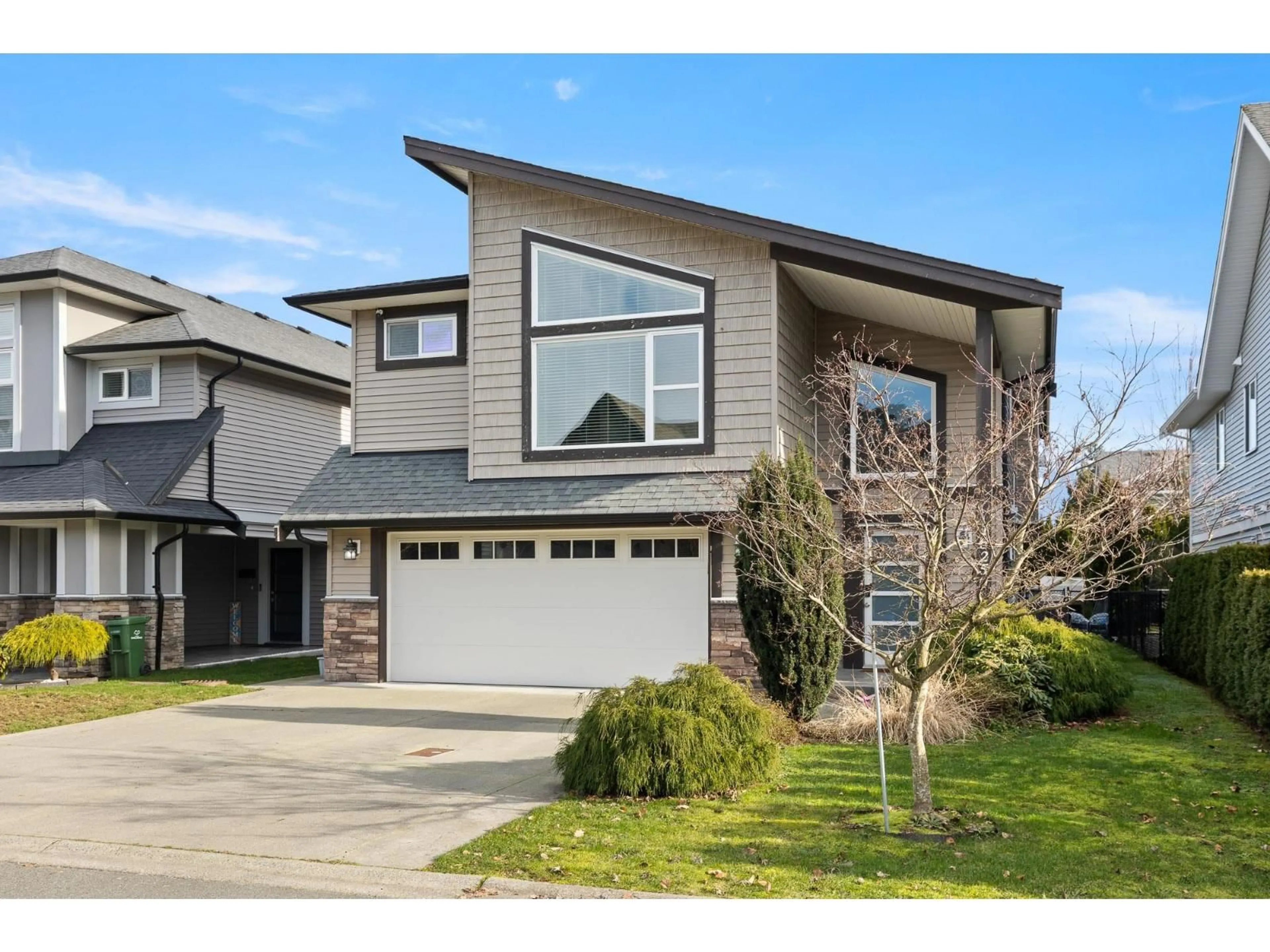 Home with vinyl exterior material, street for 10250 MANOR DRIVE, Chilliwack British Columbia V2P5Y8