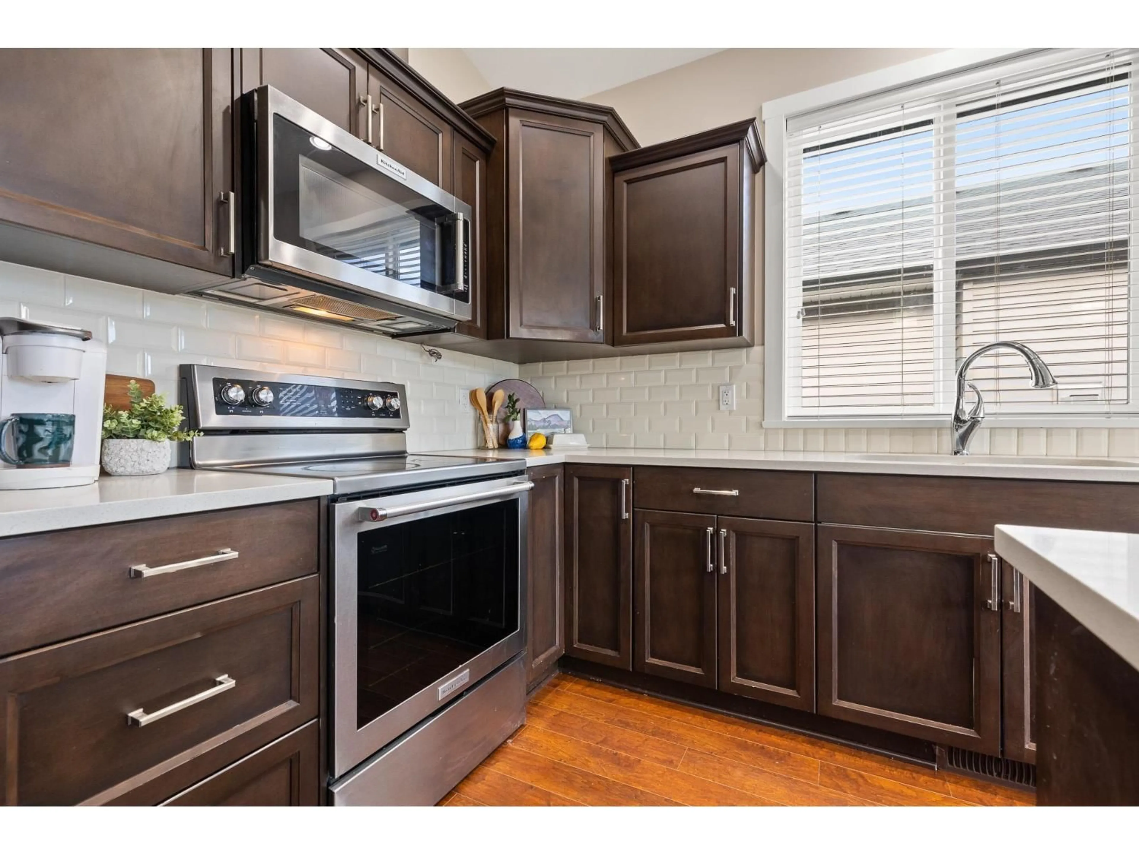 Standard kitchen, wood/laminate floor for 10250 MANOR DRIVE, Chilliwack British Columbia V2P5Y8