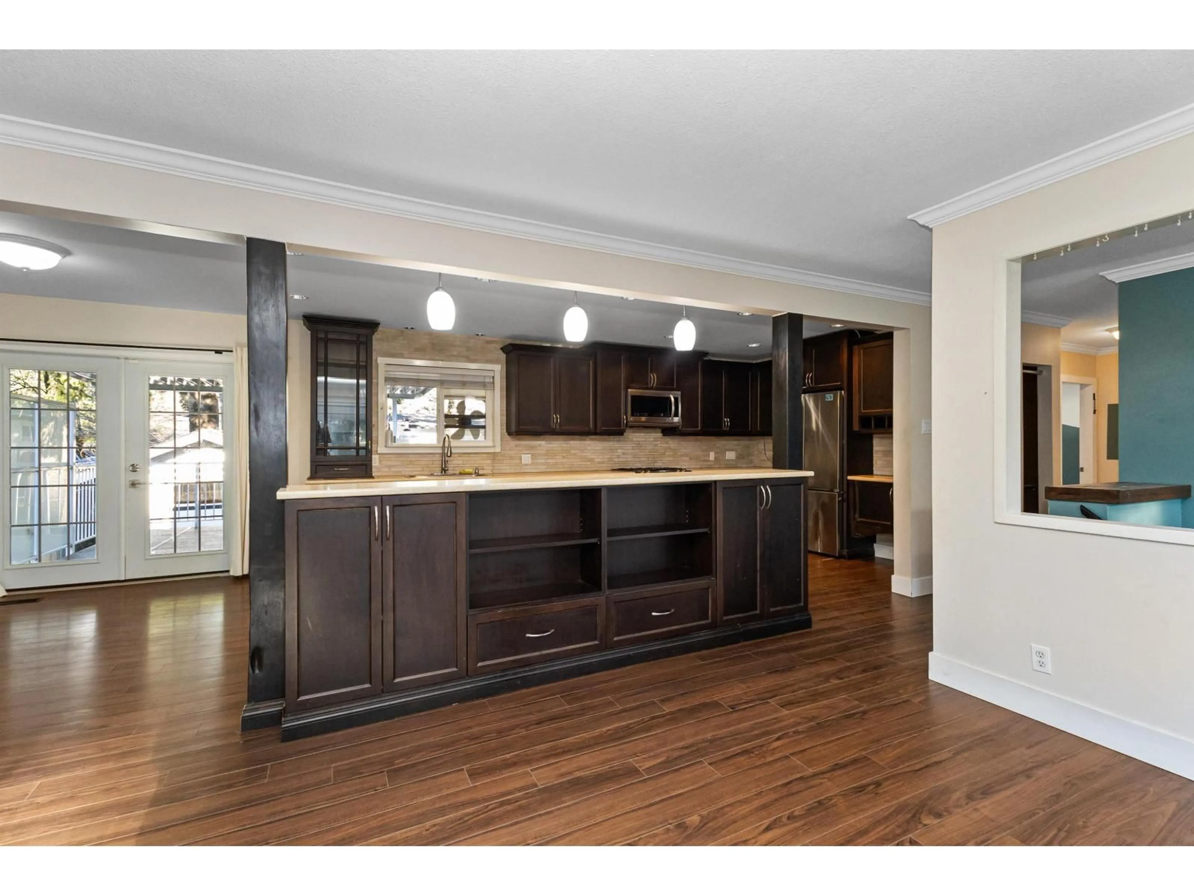 Open concept kitchen, wood/laminate floor for 34309 GREEN AVENUE, Abbotsford British Columbia V2S2T1