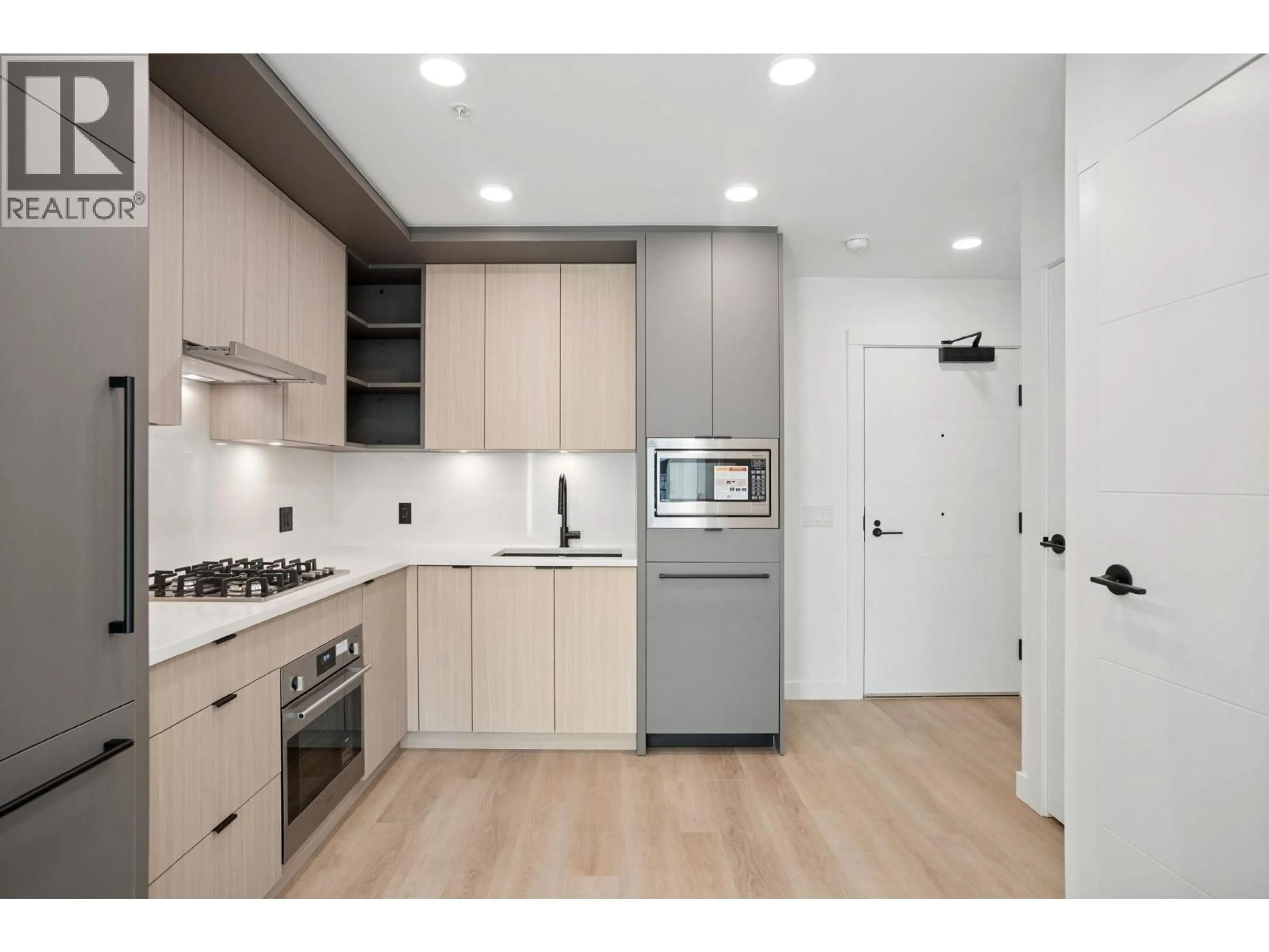 Unknown for 104 - 2268 BROADWAY, Vancouver British Columbia V5N0L2