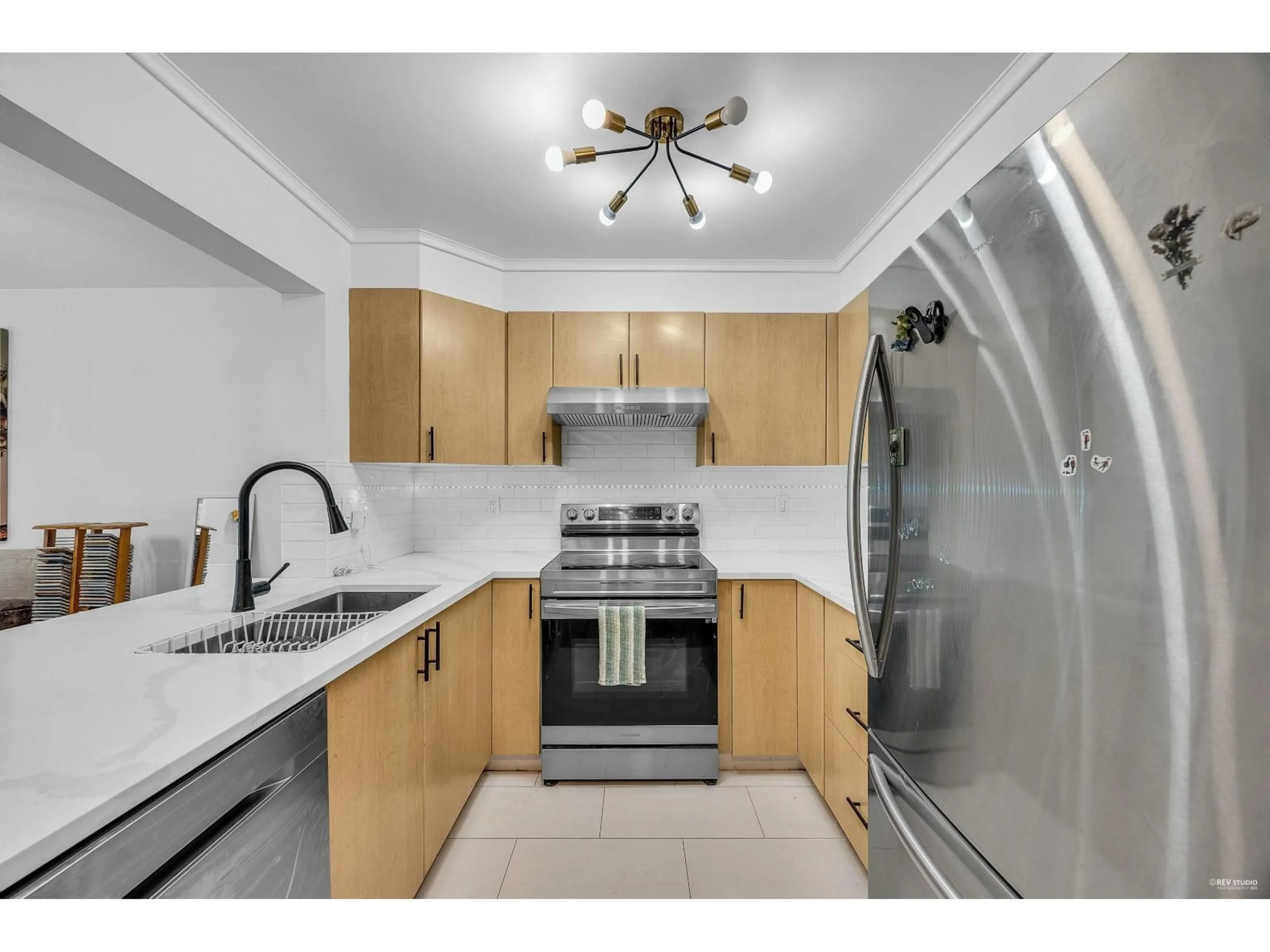 Standard kitchen, unknown for 310 - 15220 GUILDFORD DRIVE EAST, Surrey British Columbia V3R0Y6