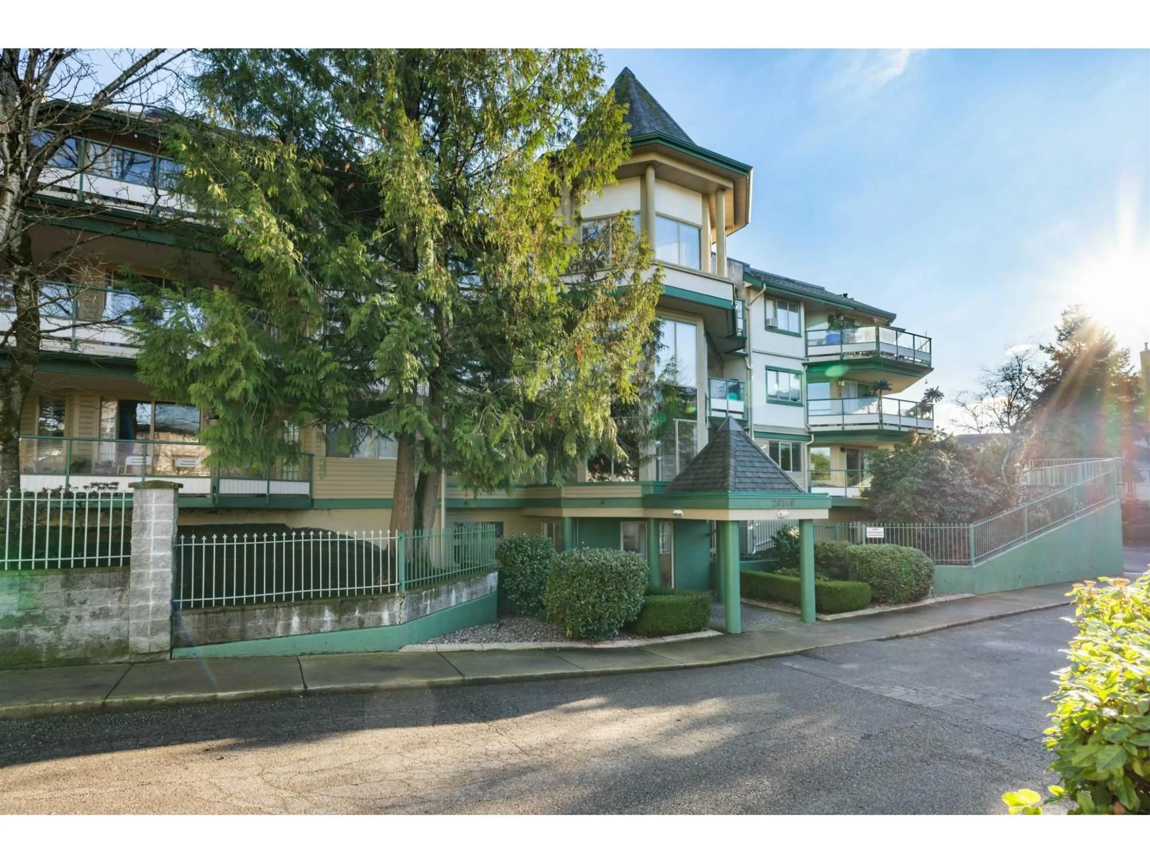 A pic from outside/outdoor area/front of a property/back of a property/a pic from drone, street for 304 - 20140 56 AVENUE, Langley British Columbia V3A3Y4