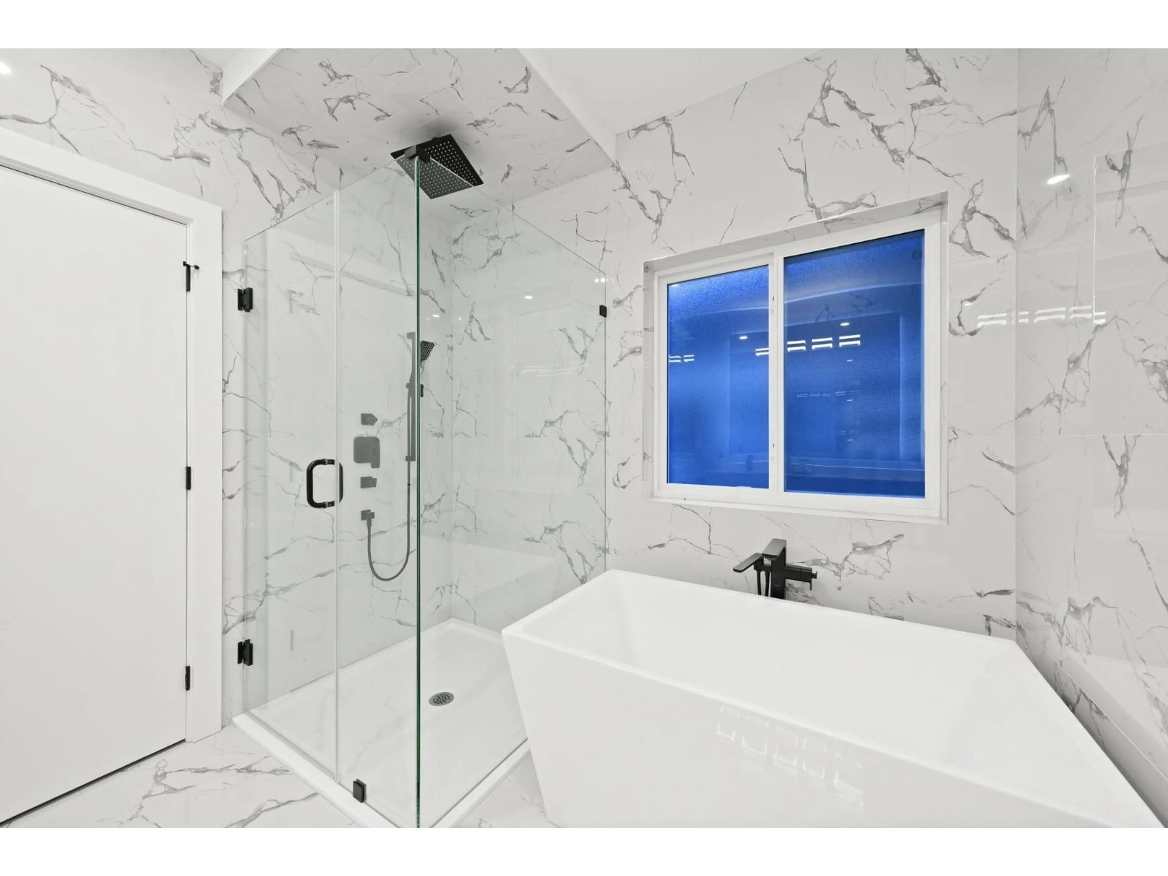 Contemporary bathroom, ceramic/tile floor for 16935 0A AVENUE, Surrey British Columbia V3Z9N8