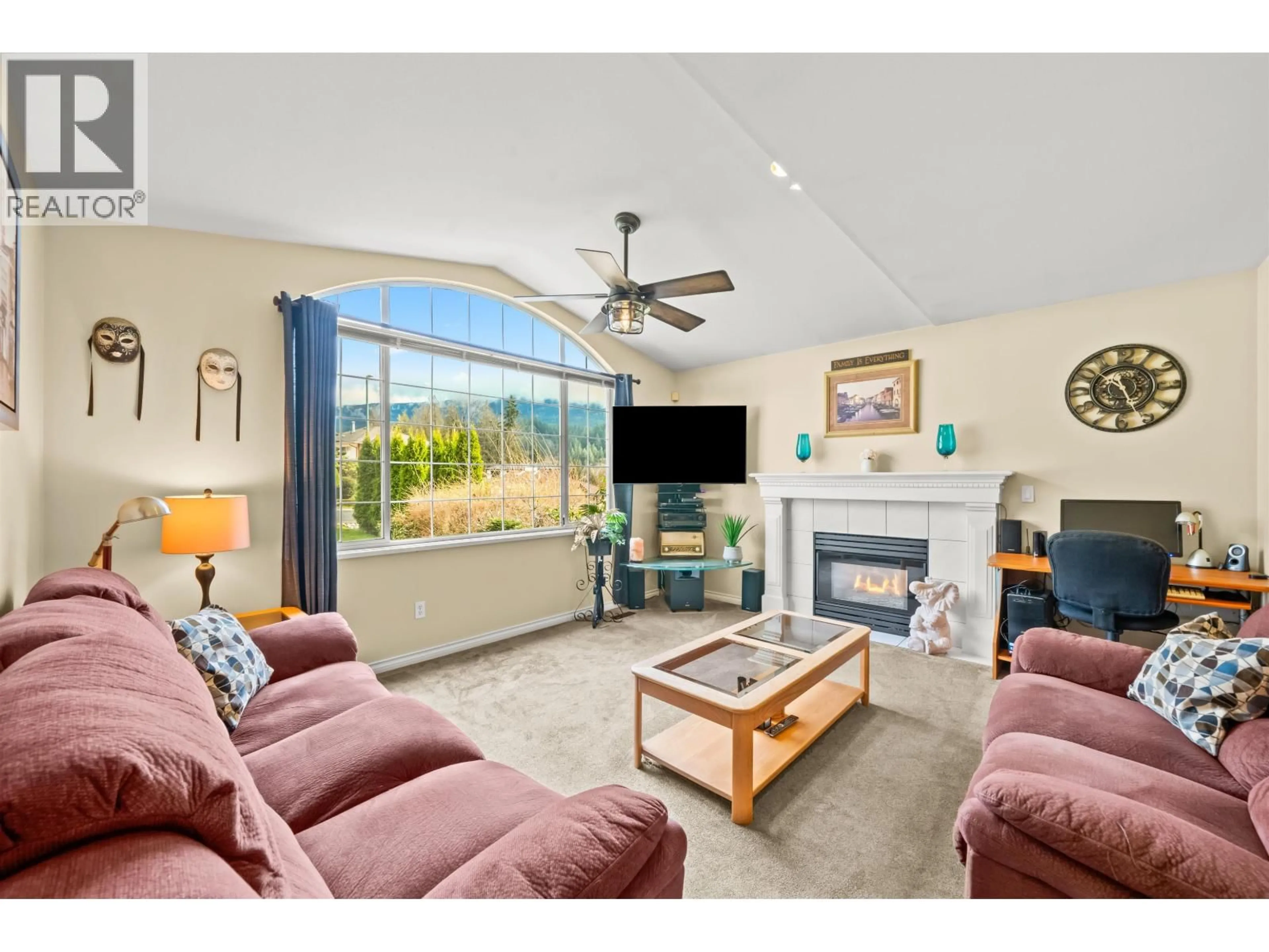Living room with furniture, ceramic/tile floor for 3302 ROBSON DRIVE, Coquitlam British Columbia V3E2X8