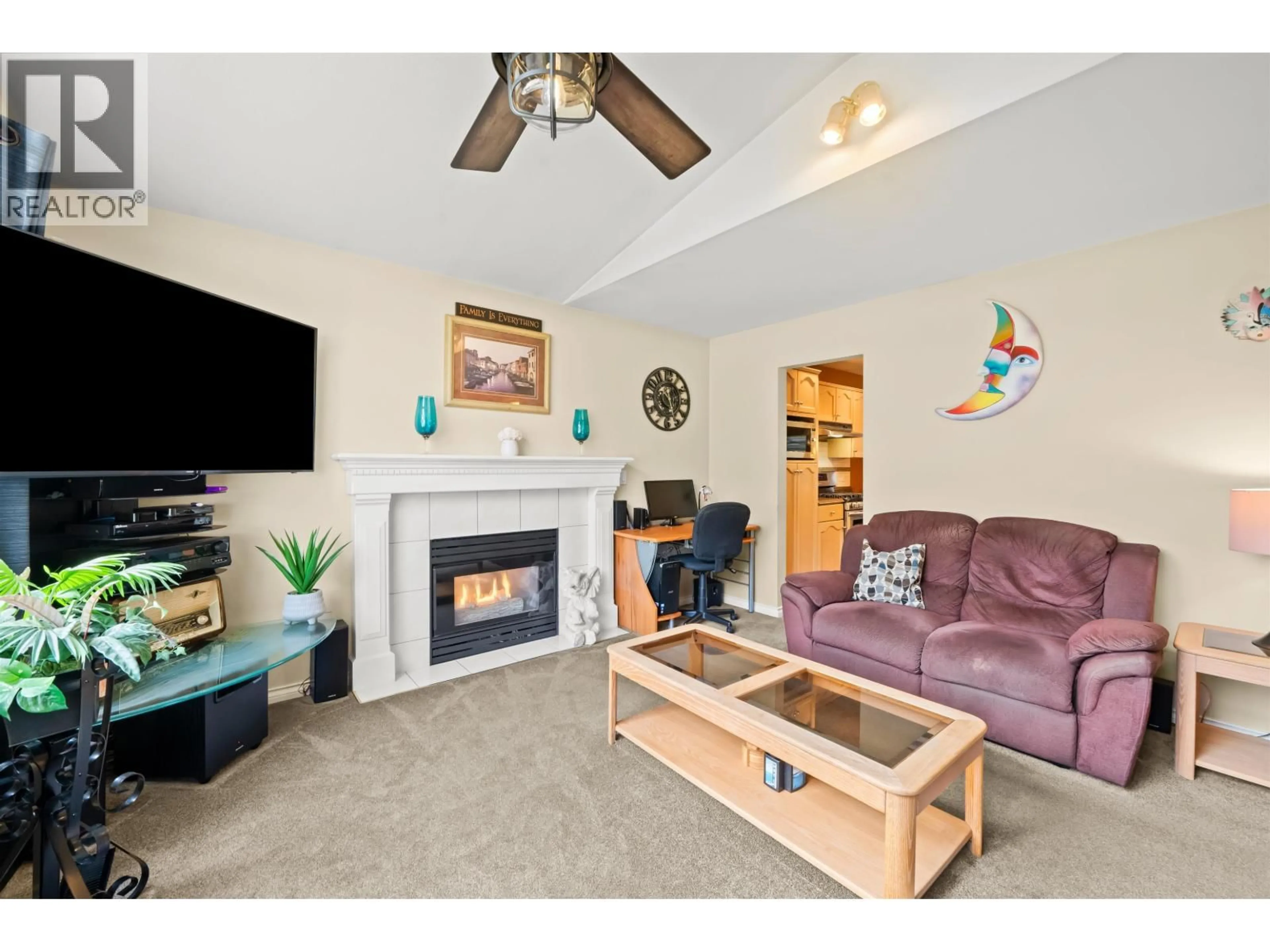 Living room with furniture, unknown for 3302 ROBSON DRIVE, Coquitlam British Columbia V3E2X8