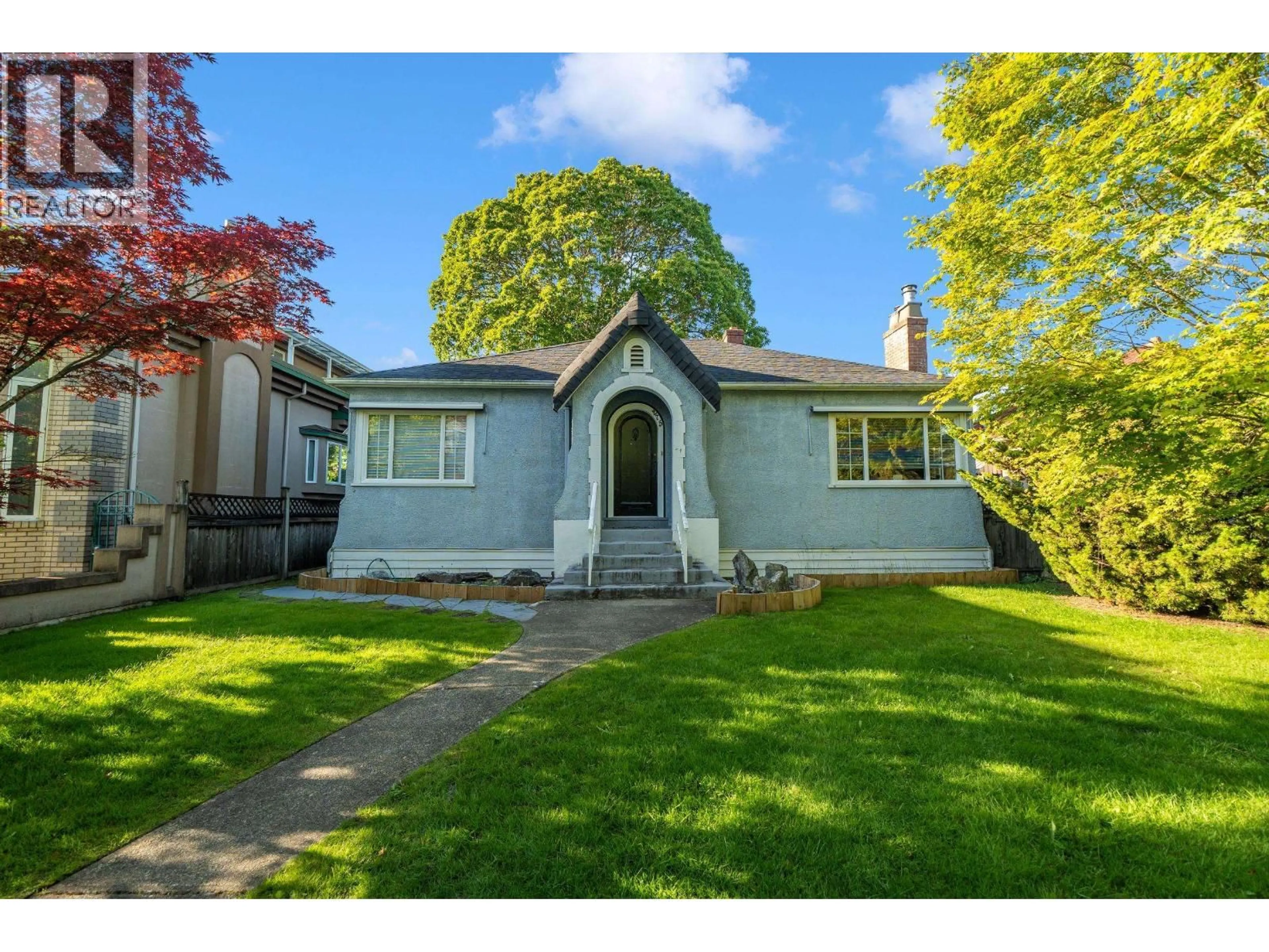 A pic from outside/outdoor area/front of a property/back of a property/a pic from drone, street for 275 KING EDWARD AVENUE, Vancouver British Columbia V6J1A3