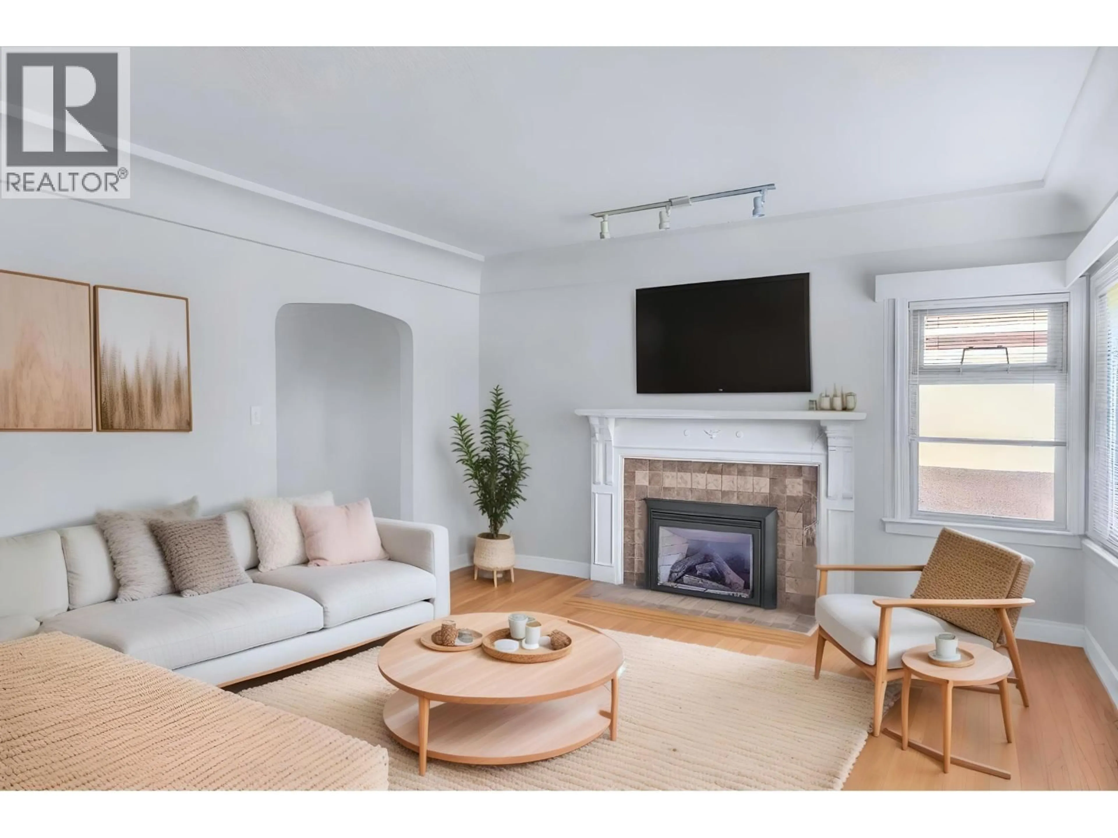 Living room with furniture, unknown for 275 KING EDWARD AVENUE, Vancouver British Columbia V6J1A3