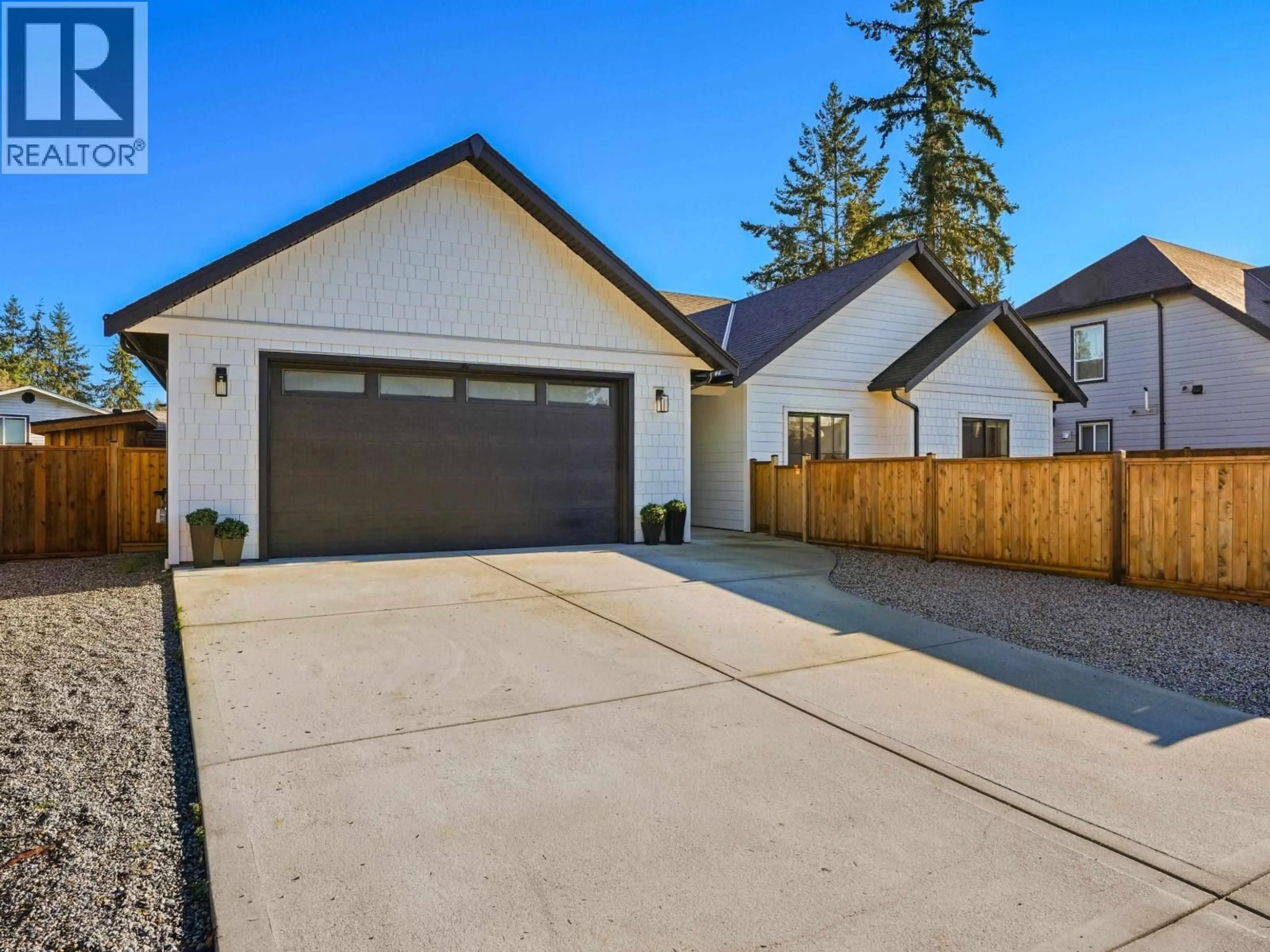 Home with vinyl exterior material, street for 510 JORDAN WAY, Gibsons British Columbia V0N1V5