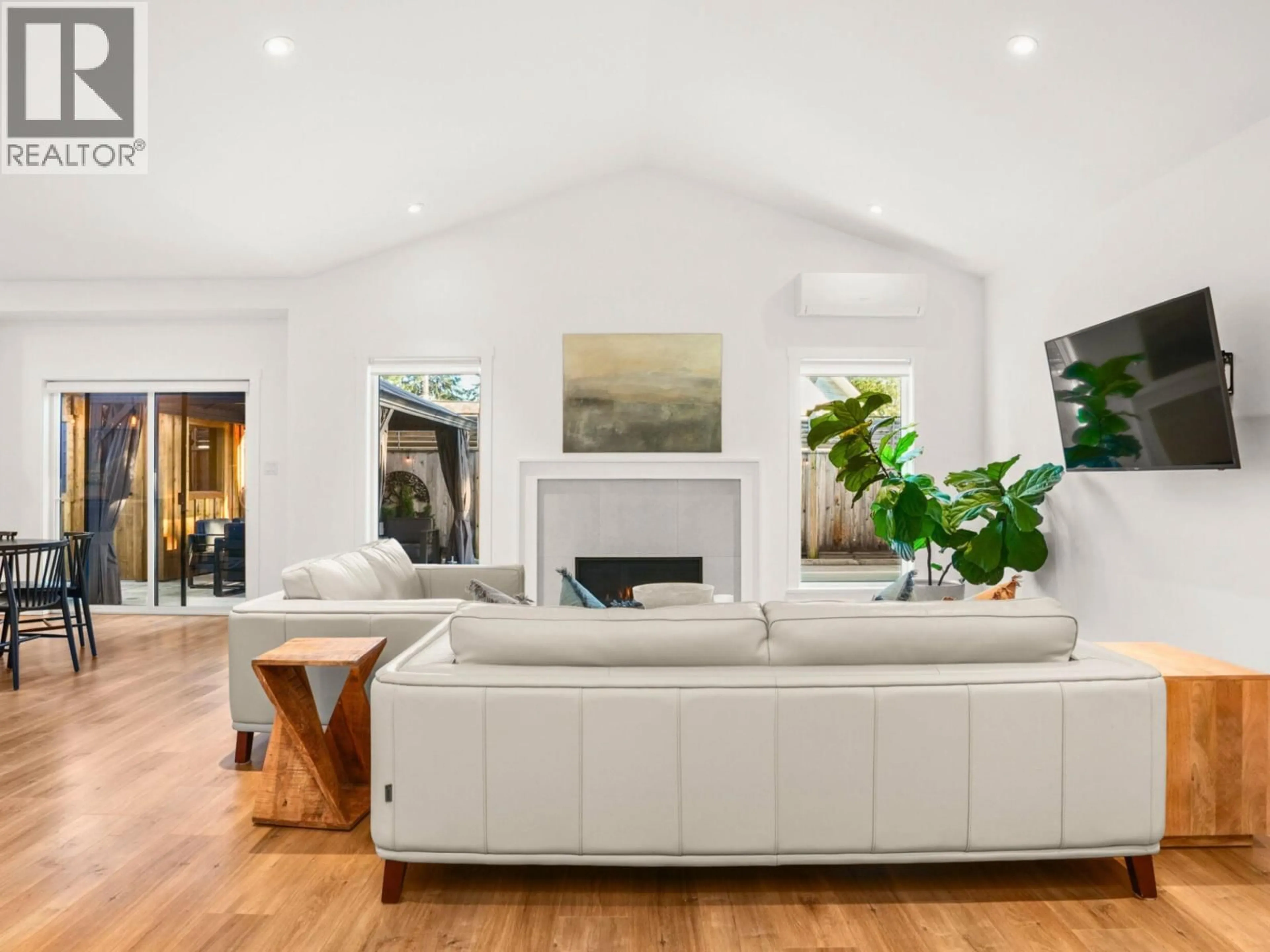 Living room with furniture, unknown for 510 JORDAN WAY, Gibsons British Columbia V0N1V5