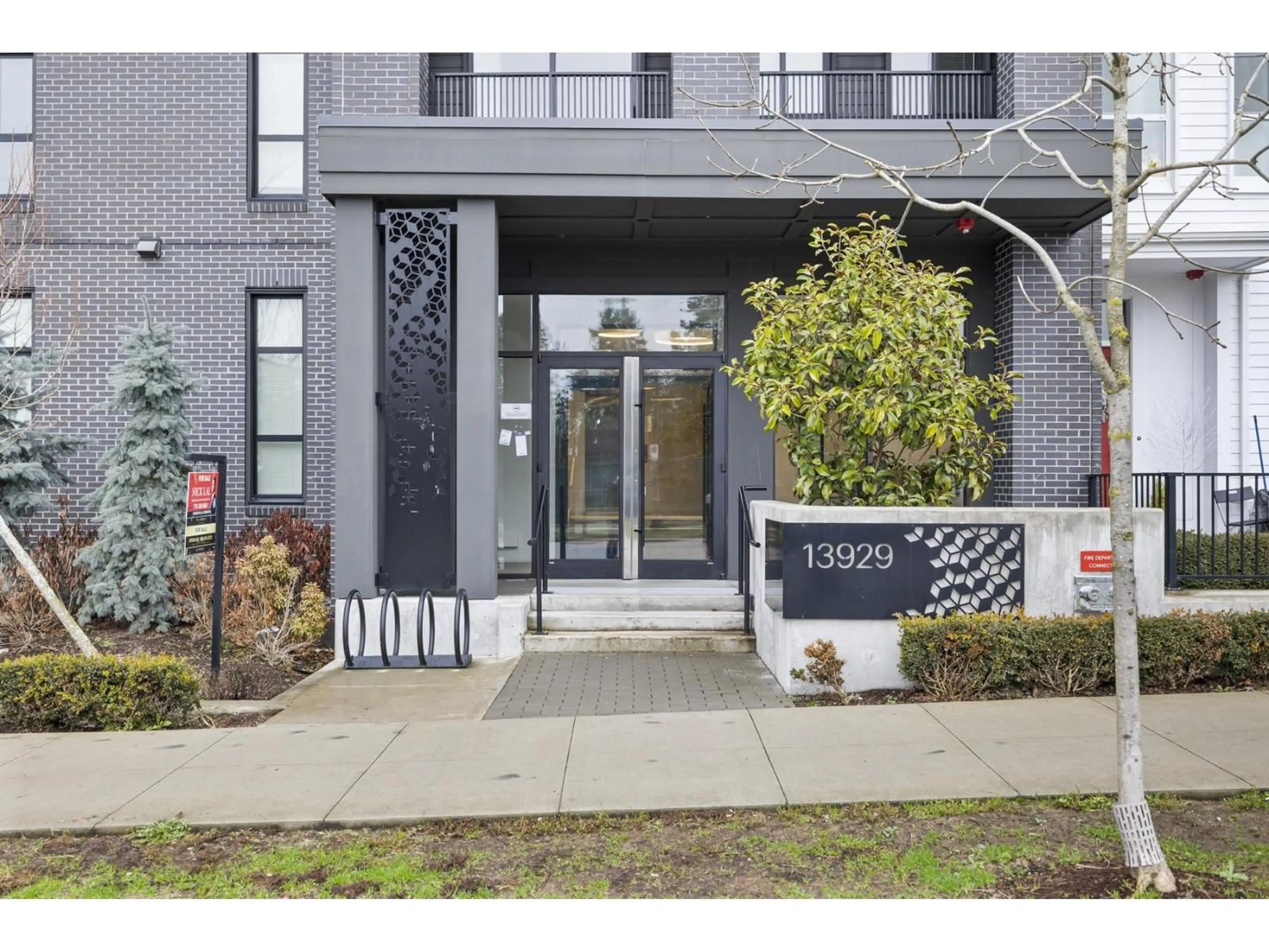 Indoor entryway for 306 - 13929 105 BOULEVARD, Surrey British Columbia V3T0R5