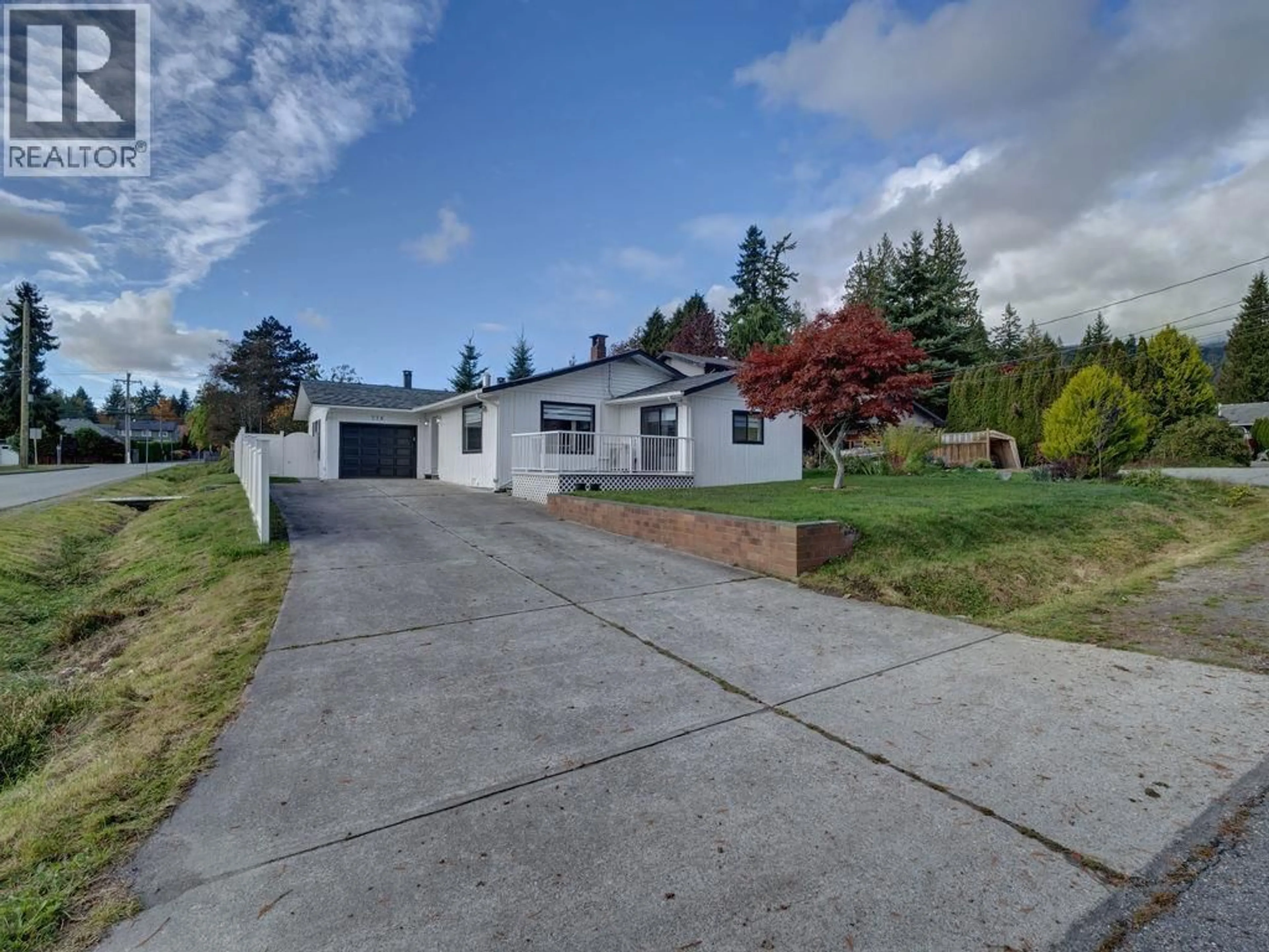 A pic from outside/outdoor area/front of a property/back of a property/a pic from drone, street for 776 SEACOT WAY, Gibsons British Columbia V0N1V9