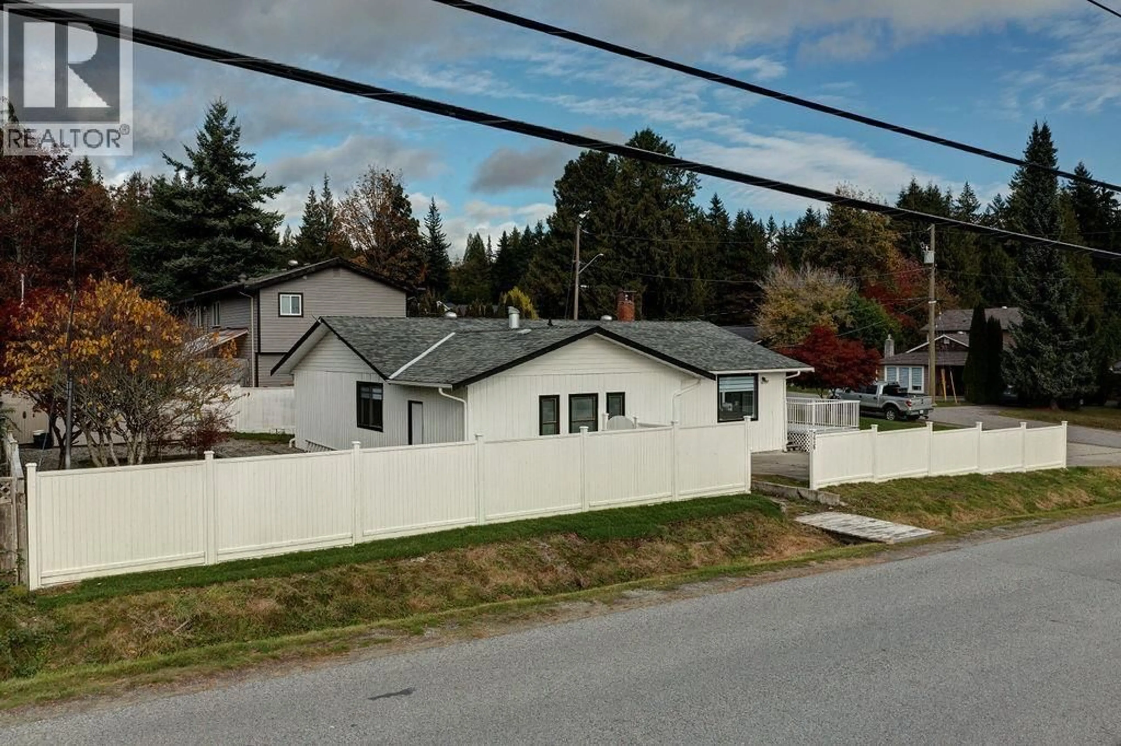 A pic from outside/outdoor area/front of a property/back of a property/a pic from drone, street for 776 SEACOT WAY, Gibsons British Columbia V0N1V9