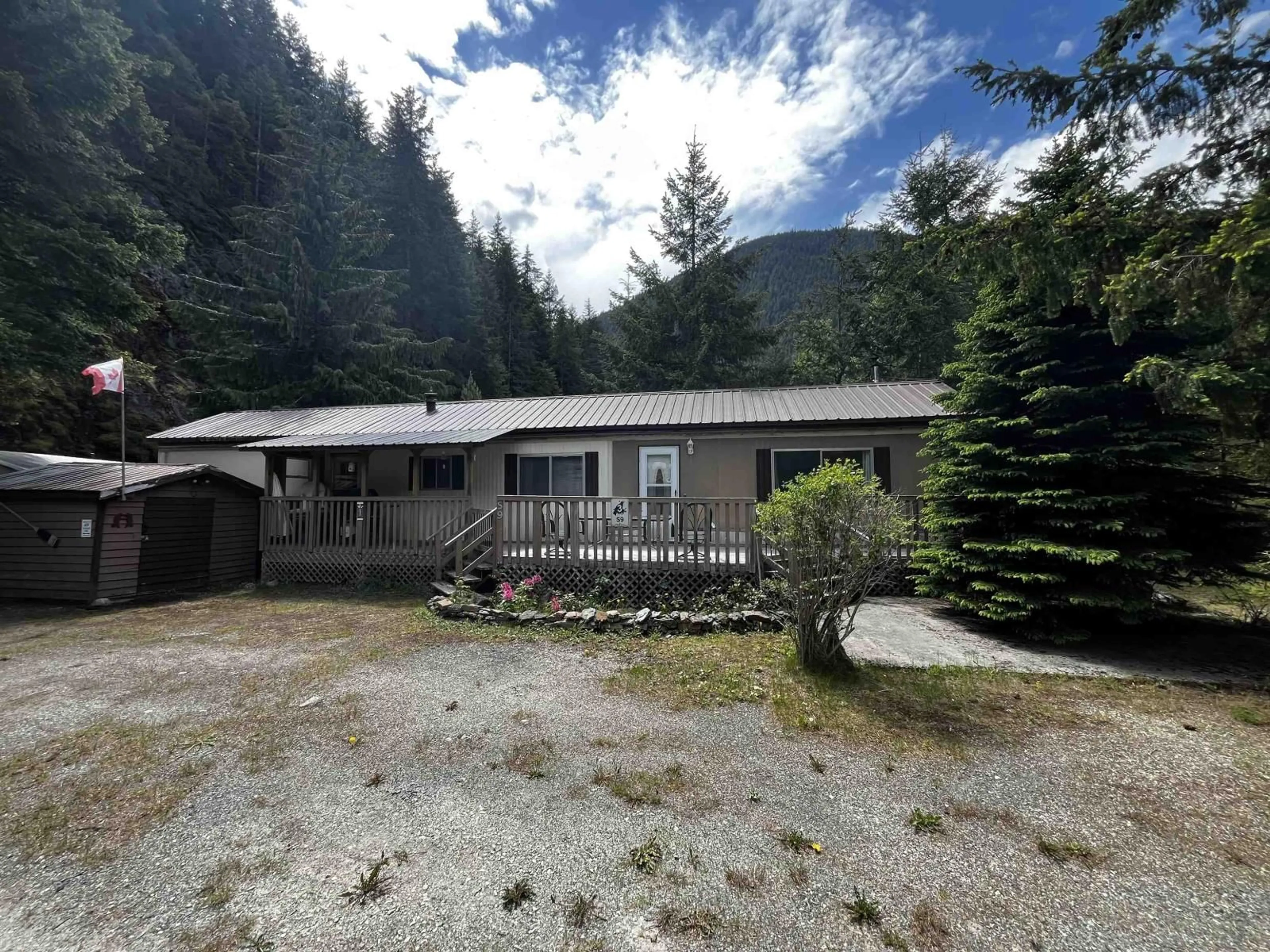 A pic from outside/outdoor area/front of a property/back of a property/a pic from drone, mountain view for 9 - 71860 SUMALLO ROAD, Hope British Columbia V0X1L5