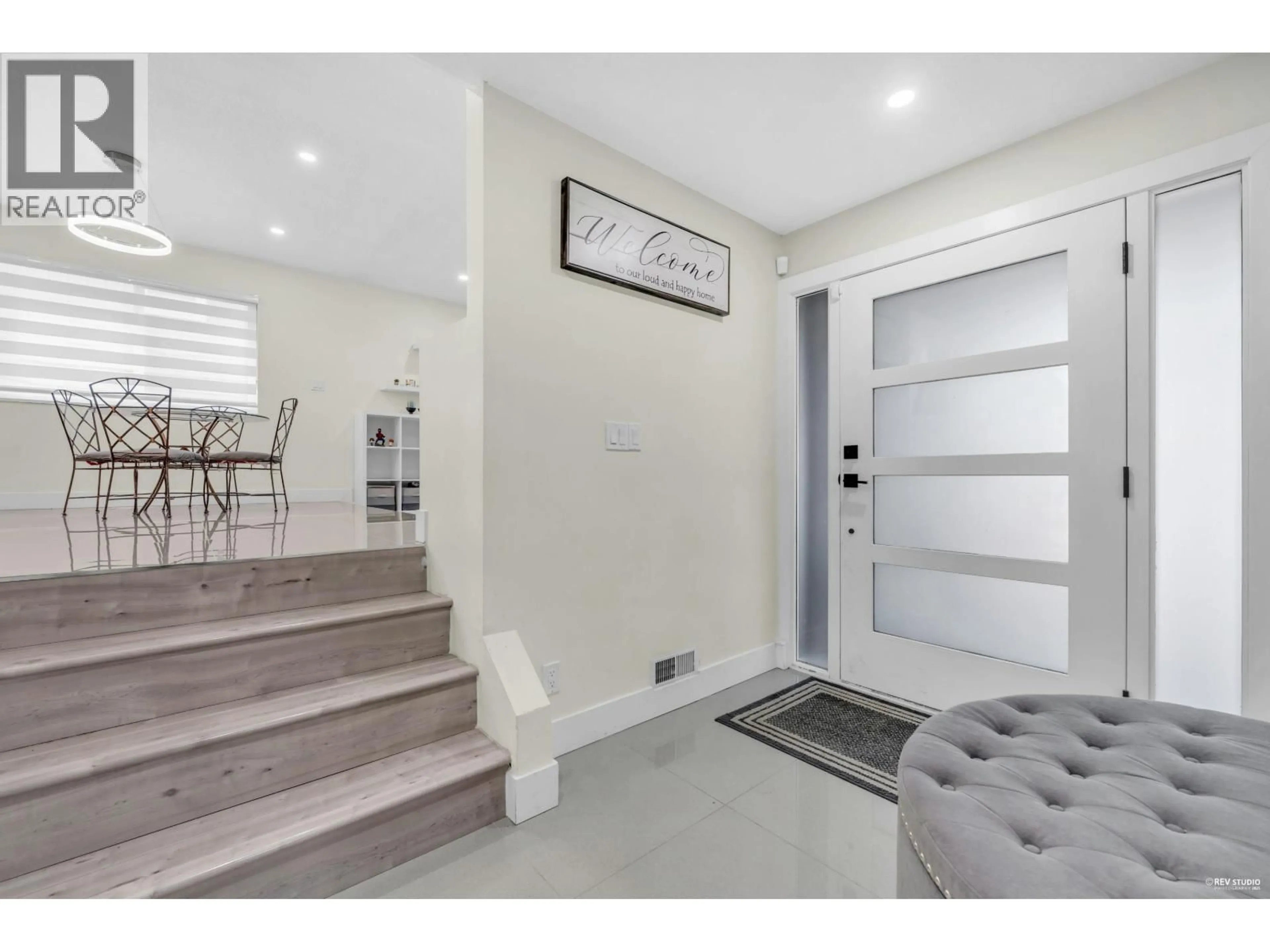 Indoor entryway for 11280 CARAVEL COURT, Richmond British Columbia V7E4L2