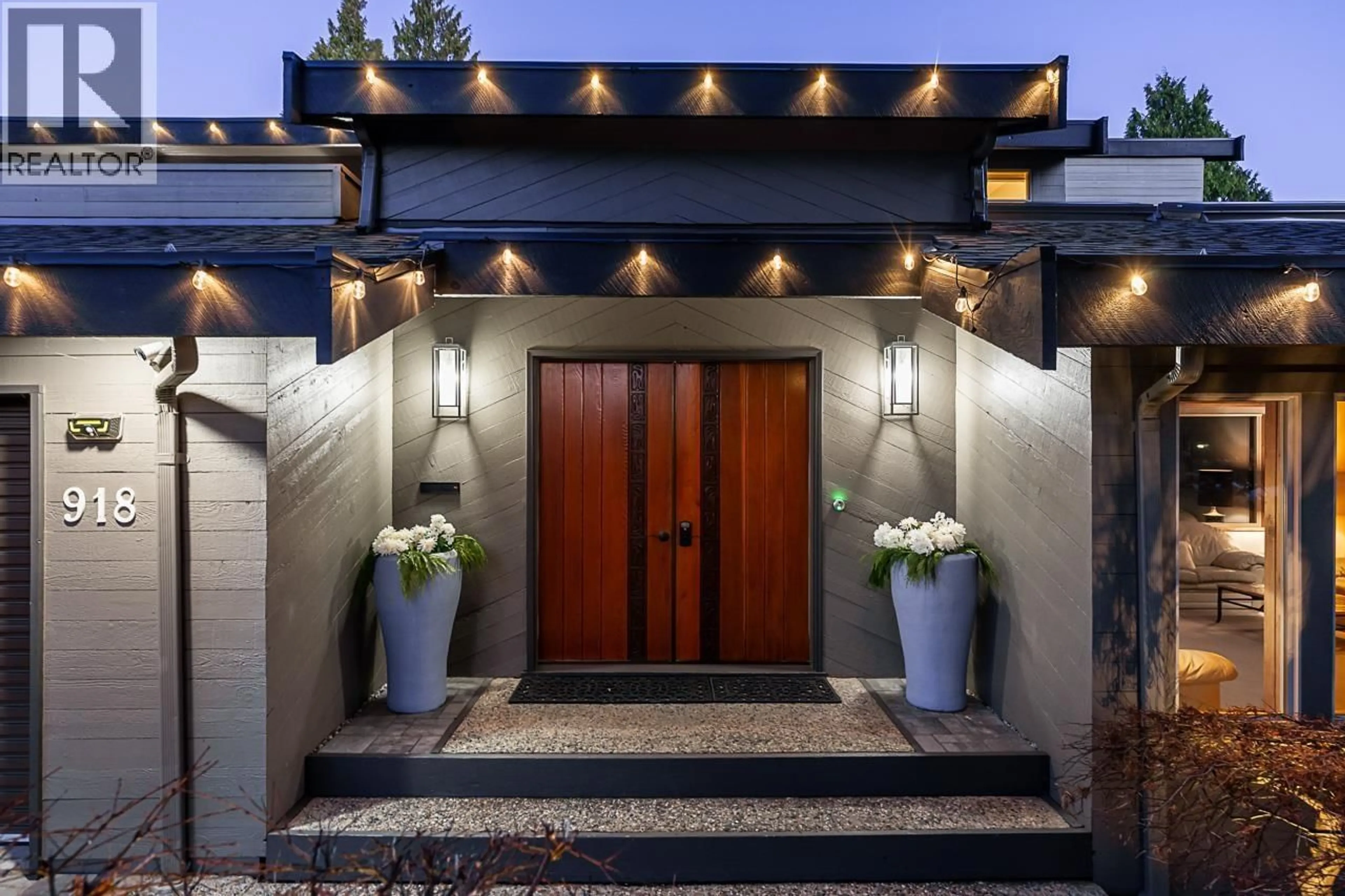 Indoor entryway for 918 50B STREET, Delta British Columbia V4M2V9