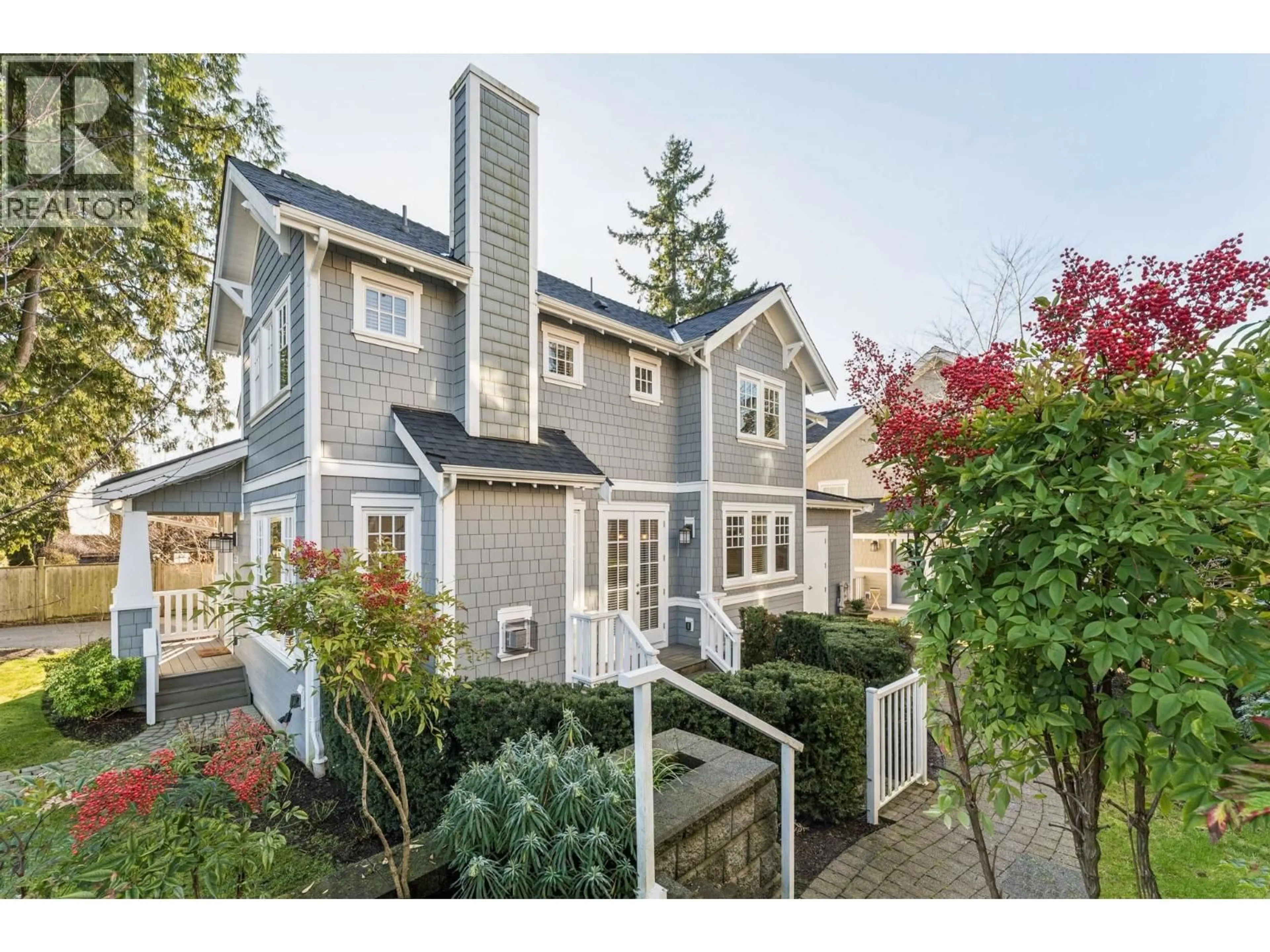 Home with vinyl exterior material, street for 1155 12TH STREET, West Vancouver British Columbia V7T2N4