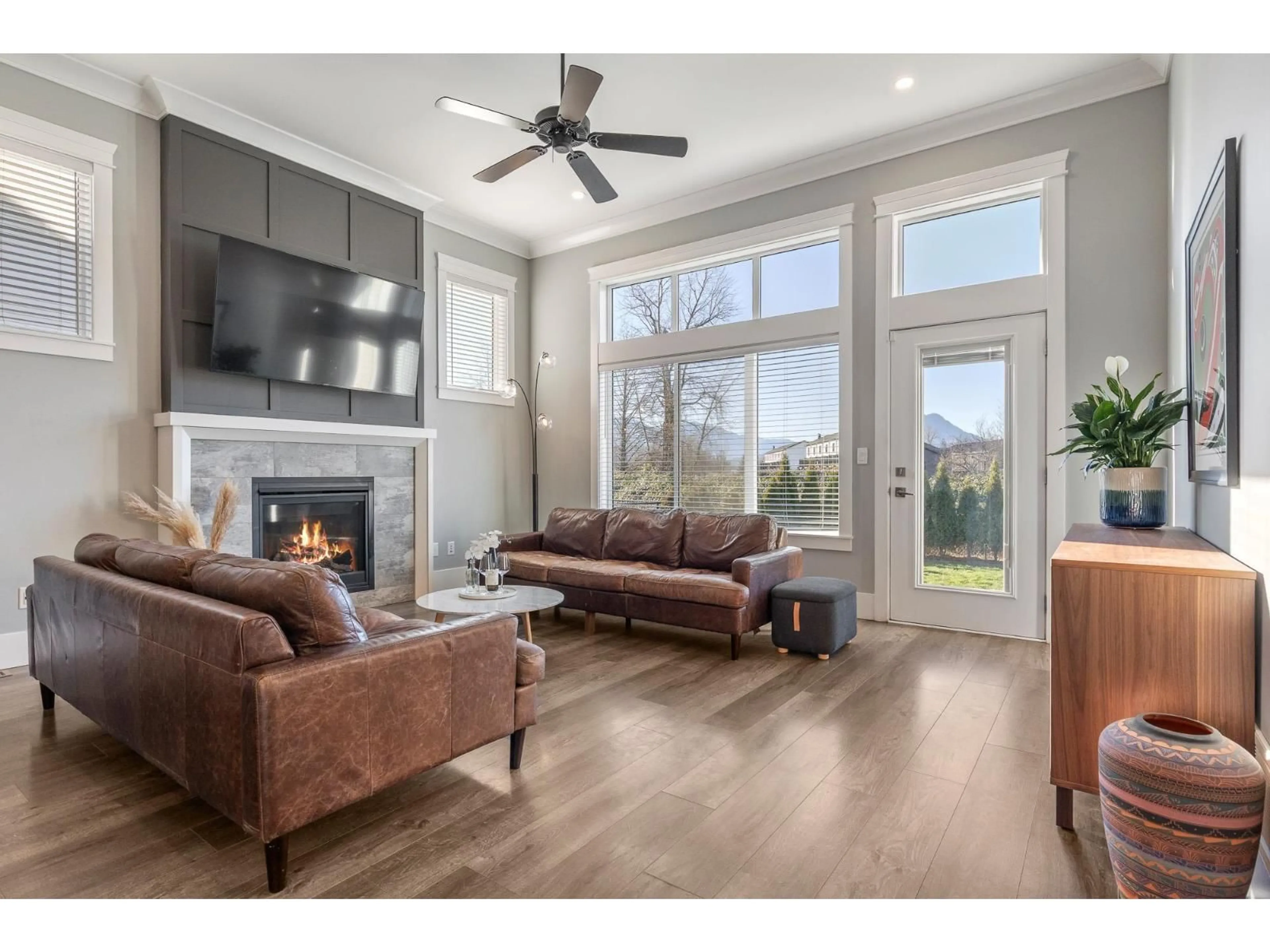 Living room with furniture, wood/laminate floor for 113 - 46213 HAKWELES ROAD, Chilliwack British Columbia V4Z0C6