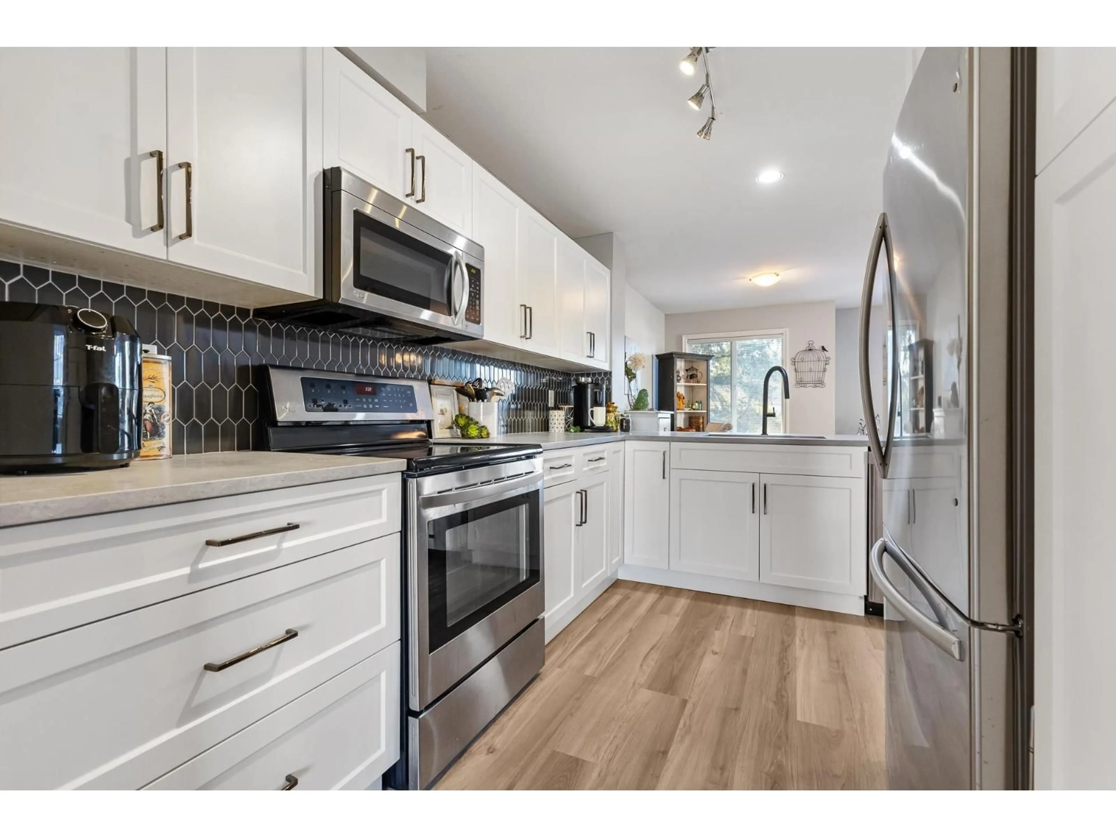 Open concept kitchen, unknown for 7 - 46321 CESSNA DRIVE, Chilliwack British Columbia V2P1A7