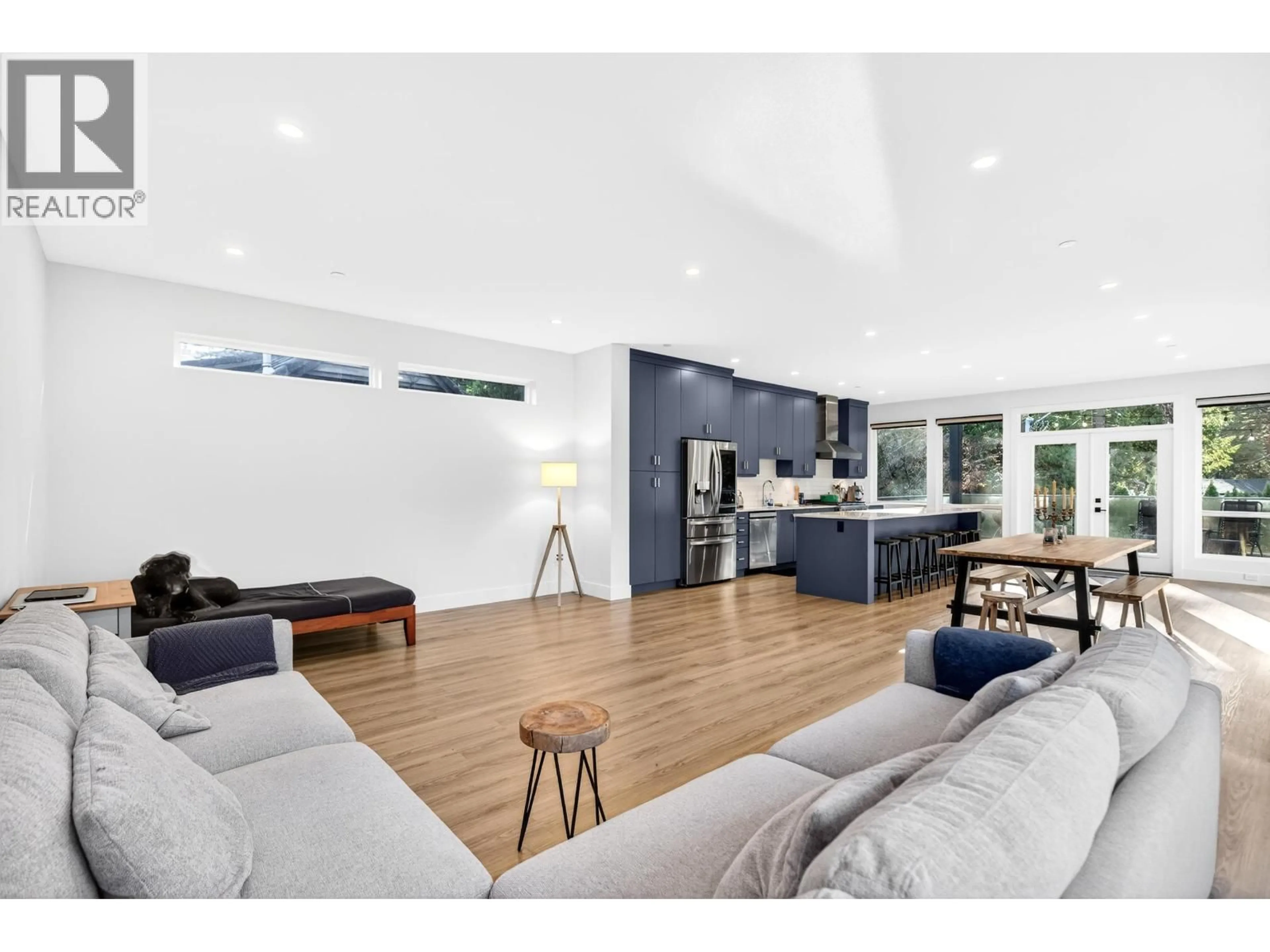 Living room with furniture, wood/laminate floor for 24025 FERN CRESCENT, Maple Ridge British Columbia V4R2S1