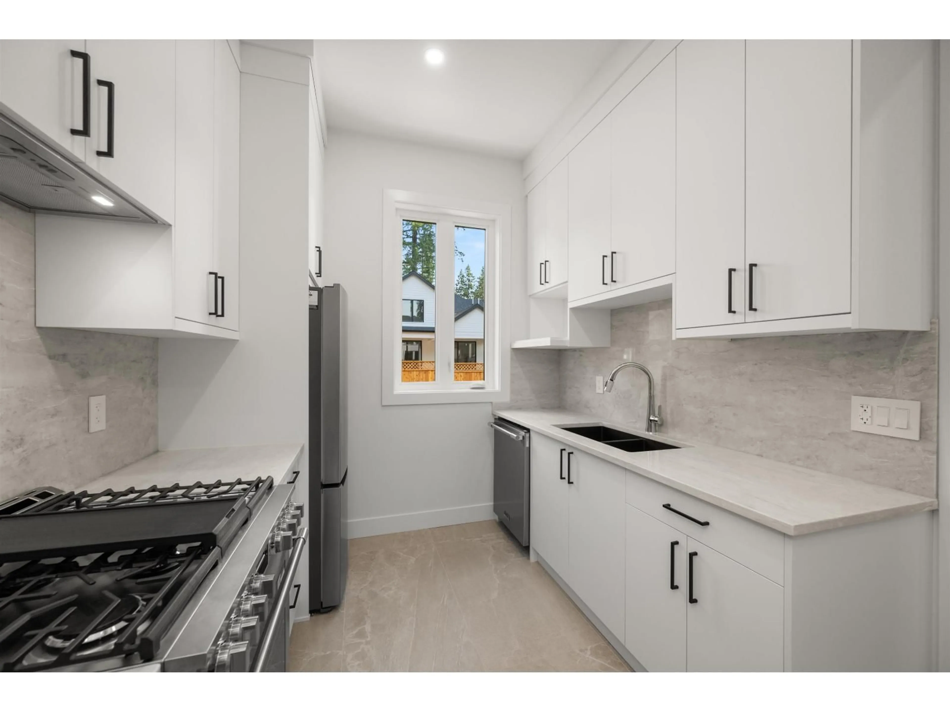 Standard kitchen, ceramic/tile floor for 20334 42 AVENUE, Langley British Columbia V3A3A7