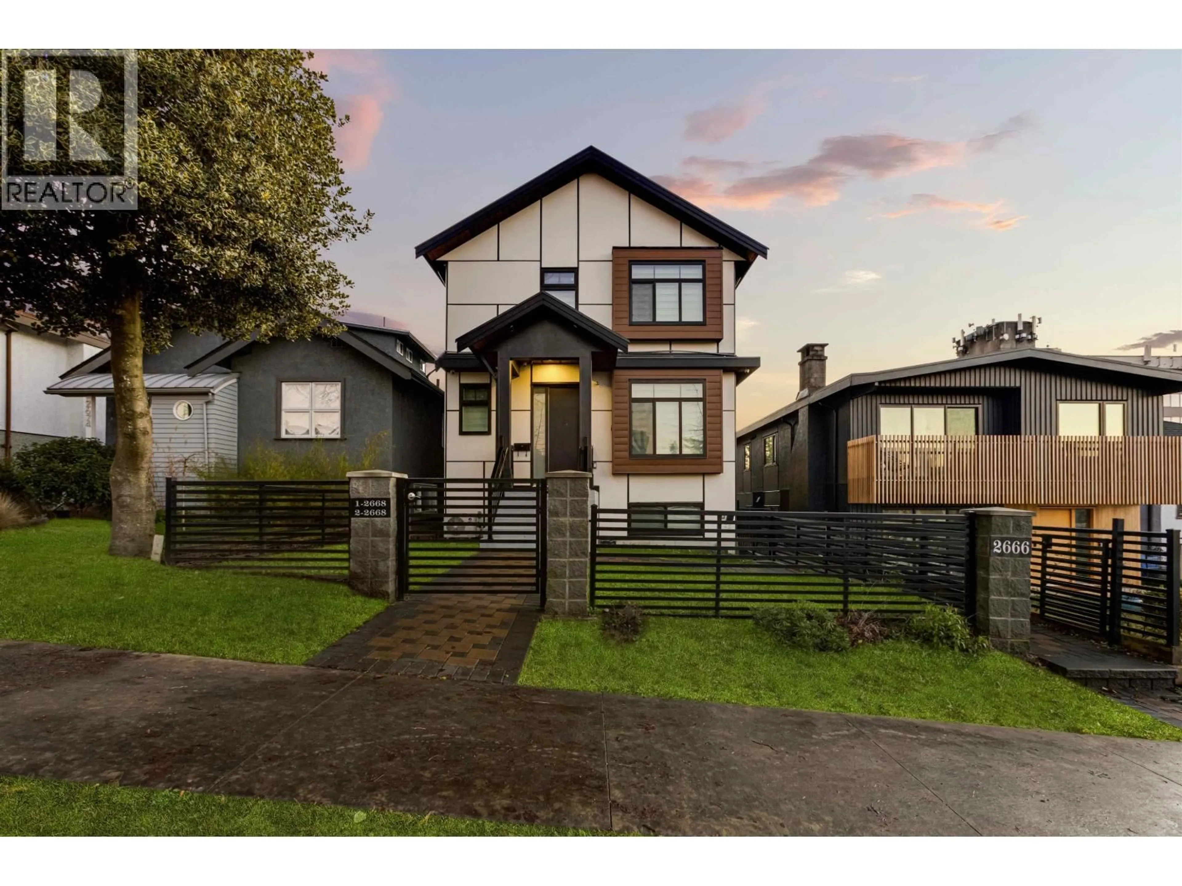 A pic from outside/outdoor area/front of a property/back of a property/a pic from drone, street for 2666 8TH AVENUE, Vancouver British Columbia V5M1W5