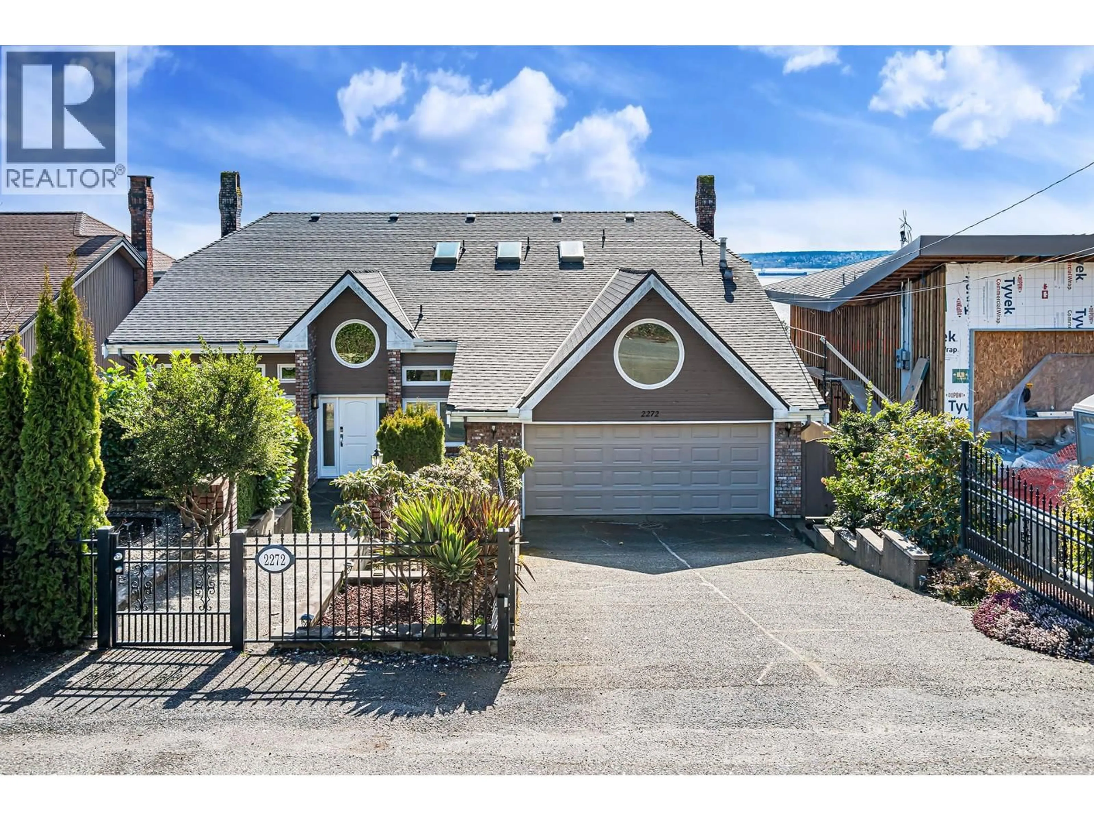 A pic from outside/outdoor area/front of a property/back of a property/a pic from drone, street for 2272 NELSON AVENUE, West Vancouver British Columbia V7V2P8