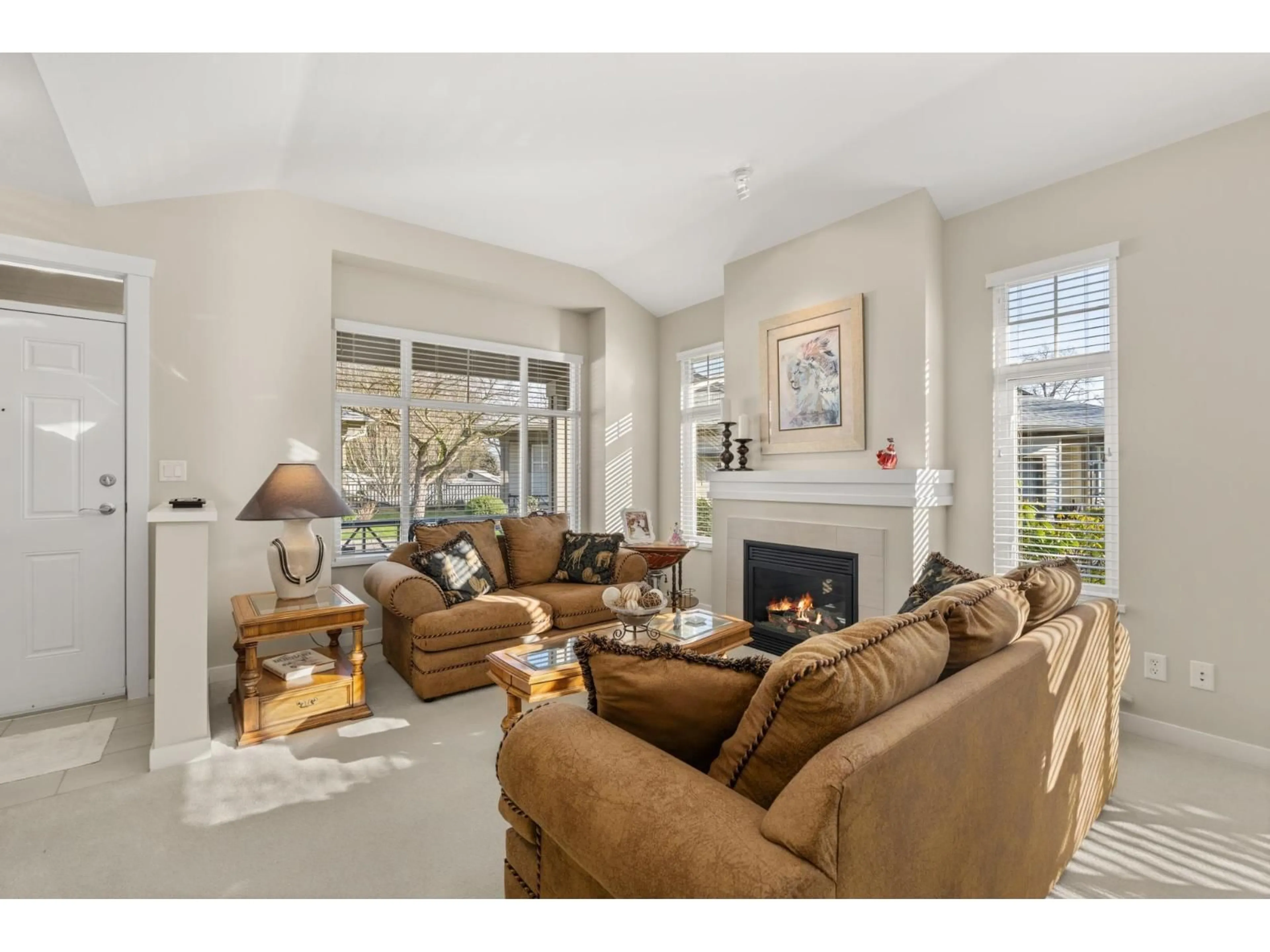 Living room with furniture, unknown for 43 - 15188 62A AVENUE, Surrey British Columbia V3S1W7