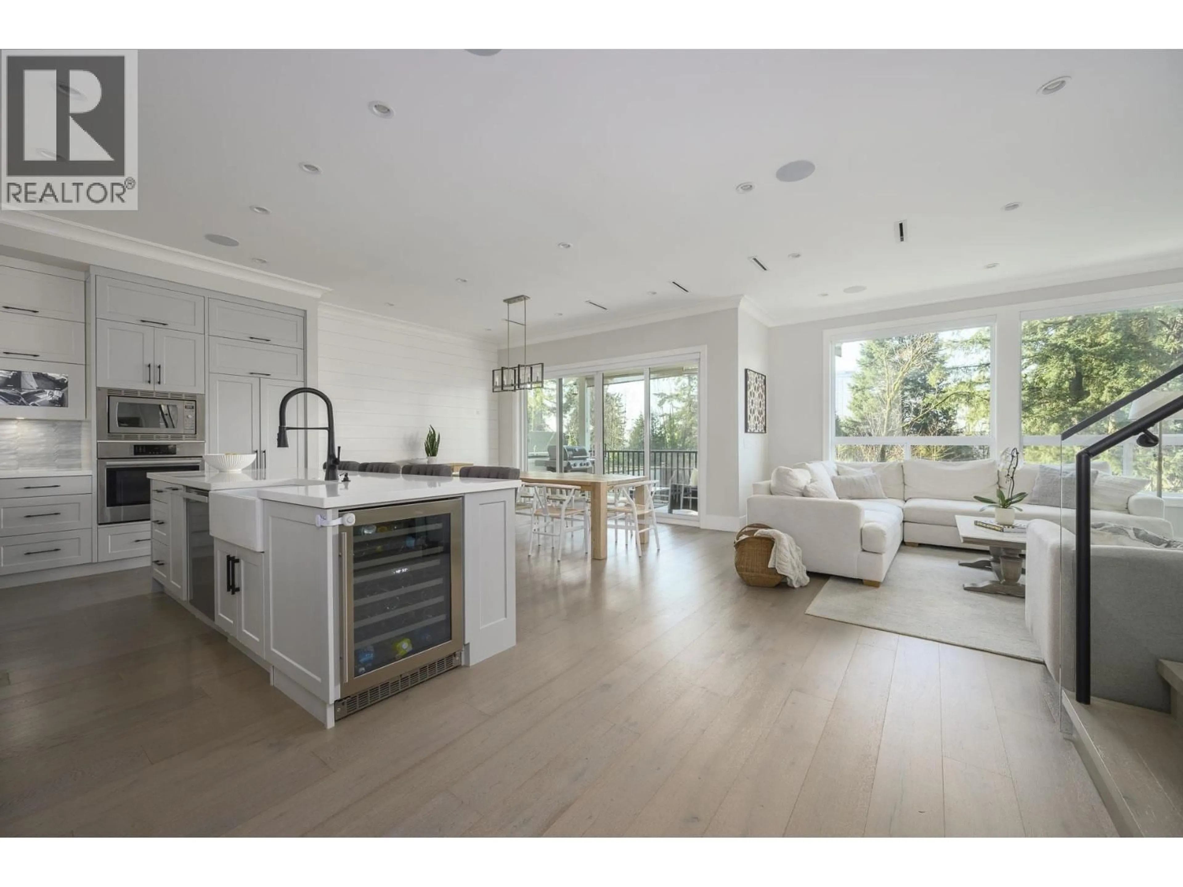 Open concept kitchen, ceramic/tile floor for 702 ROBINSON STREET, Coquitlam British Columbia V3J2W9