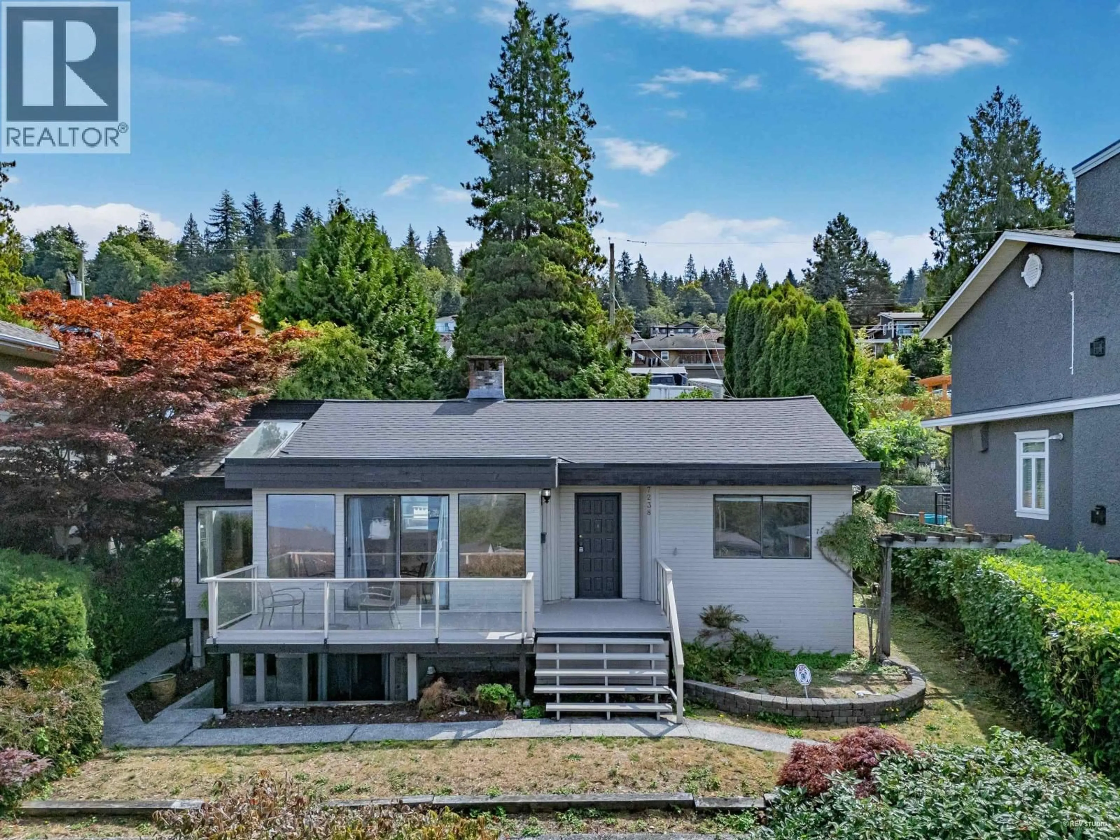 A pic from outside/outdoor area/front of a property/back of a property/a pic from drone, street for 7238 BRAESIDE DRIVE, Burnaby British Columbia V5A1E8