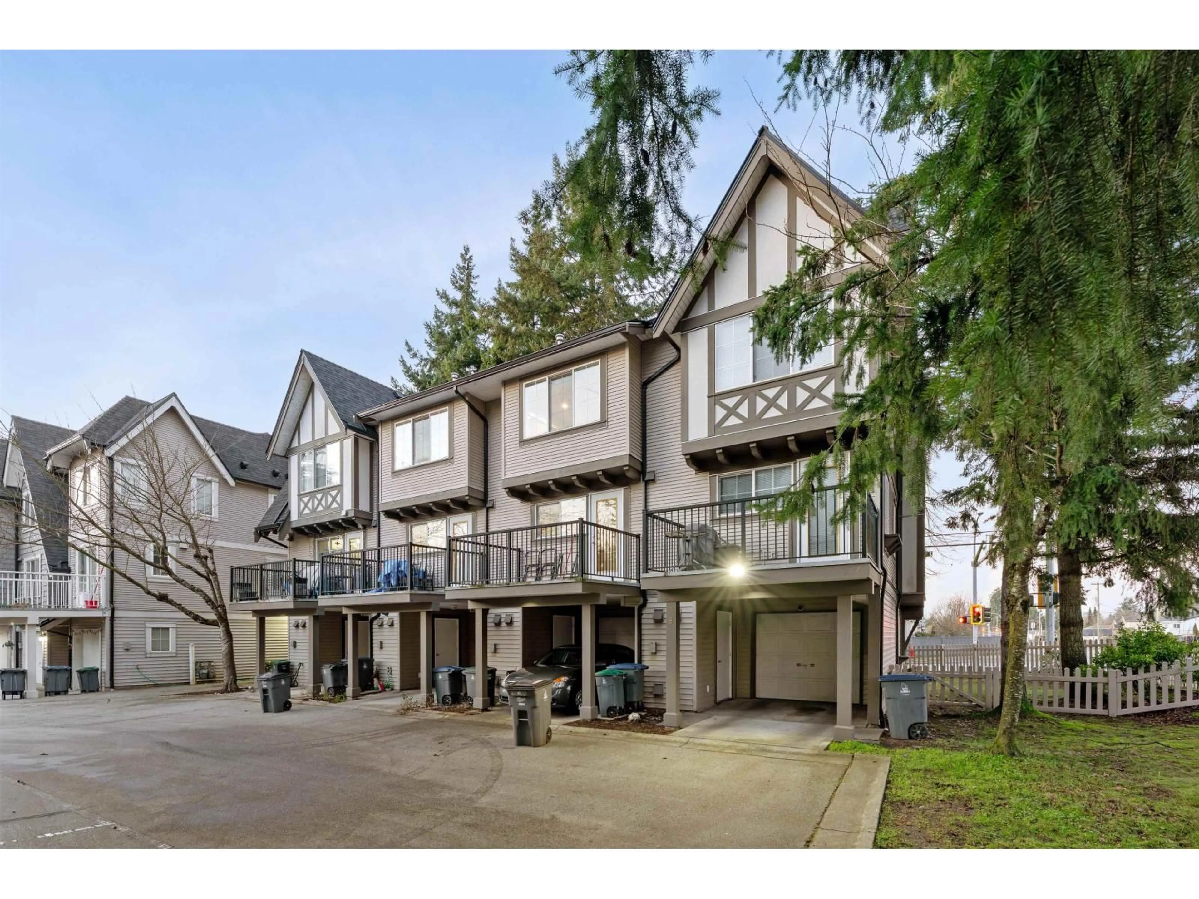 A pic from outside/outdoor area/front of a property/back of a property/a pic from drone, unknown for 7 - 12778 66 AVENUE, Surrey British Columbia V3W1K9