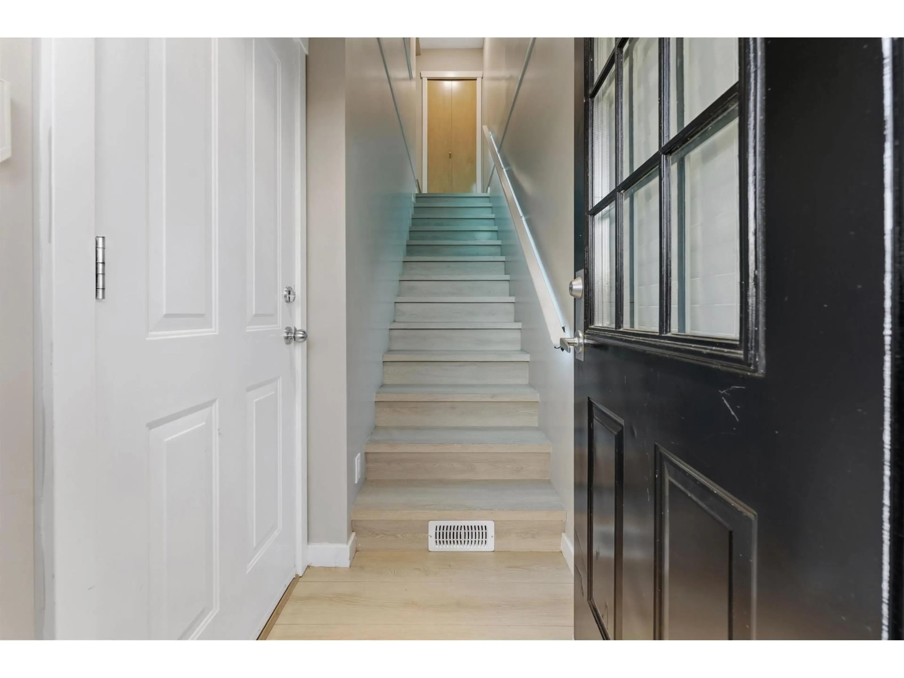 Indoor foyer for 7 - 12778 66 AVENUE, Surrey British Columbia V3W1K9