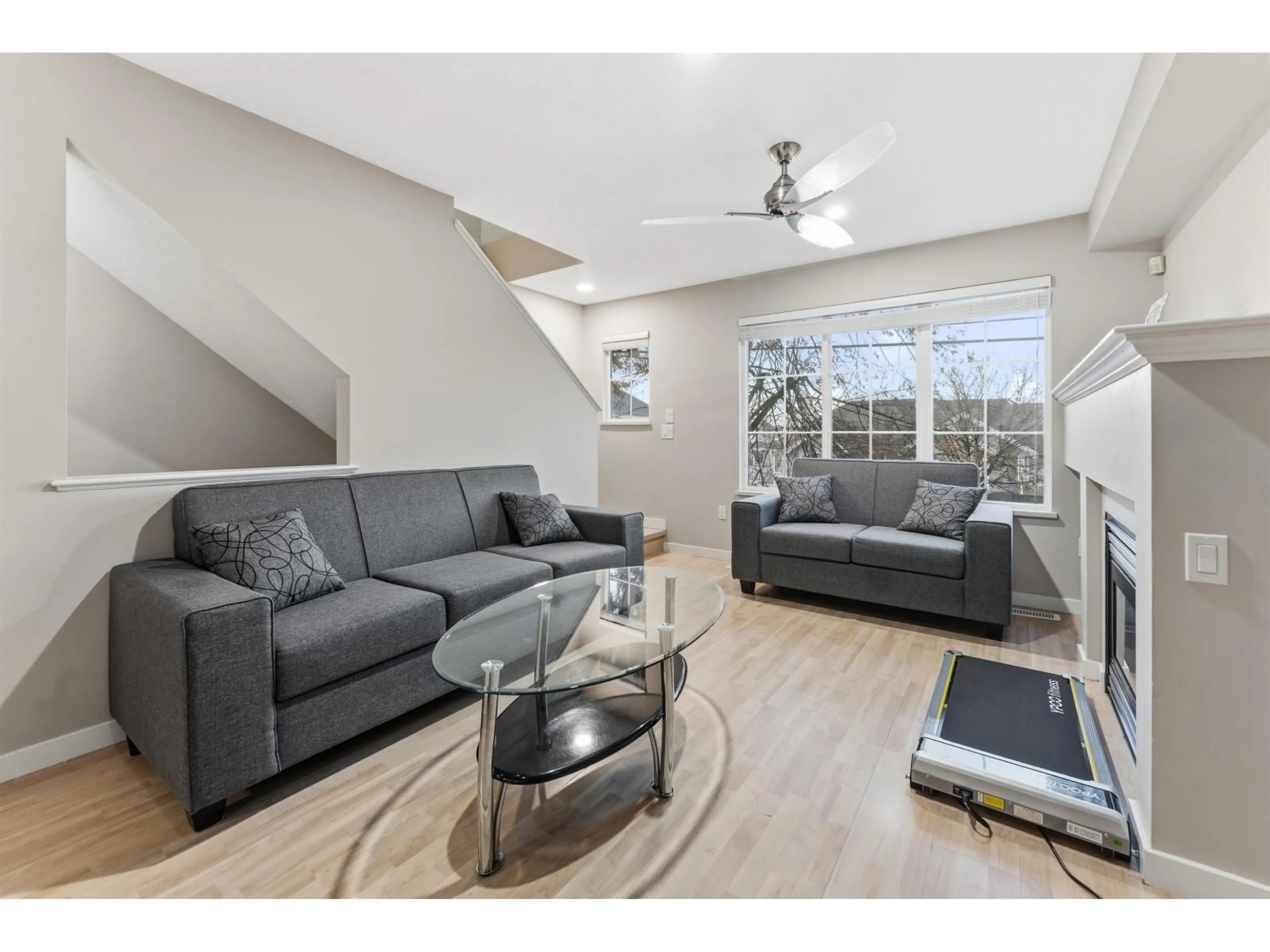 Living room with furniture, unknown for 7 - 12778 66 AVENUE, Surrey British Columbia V3W1K9