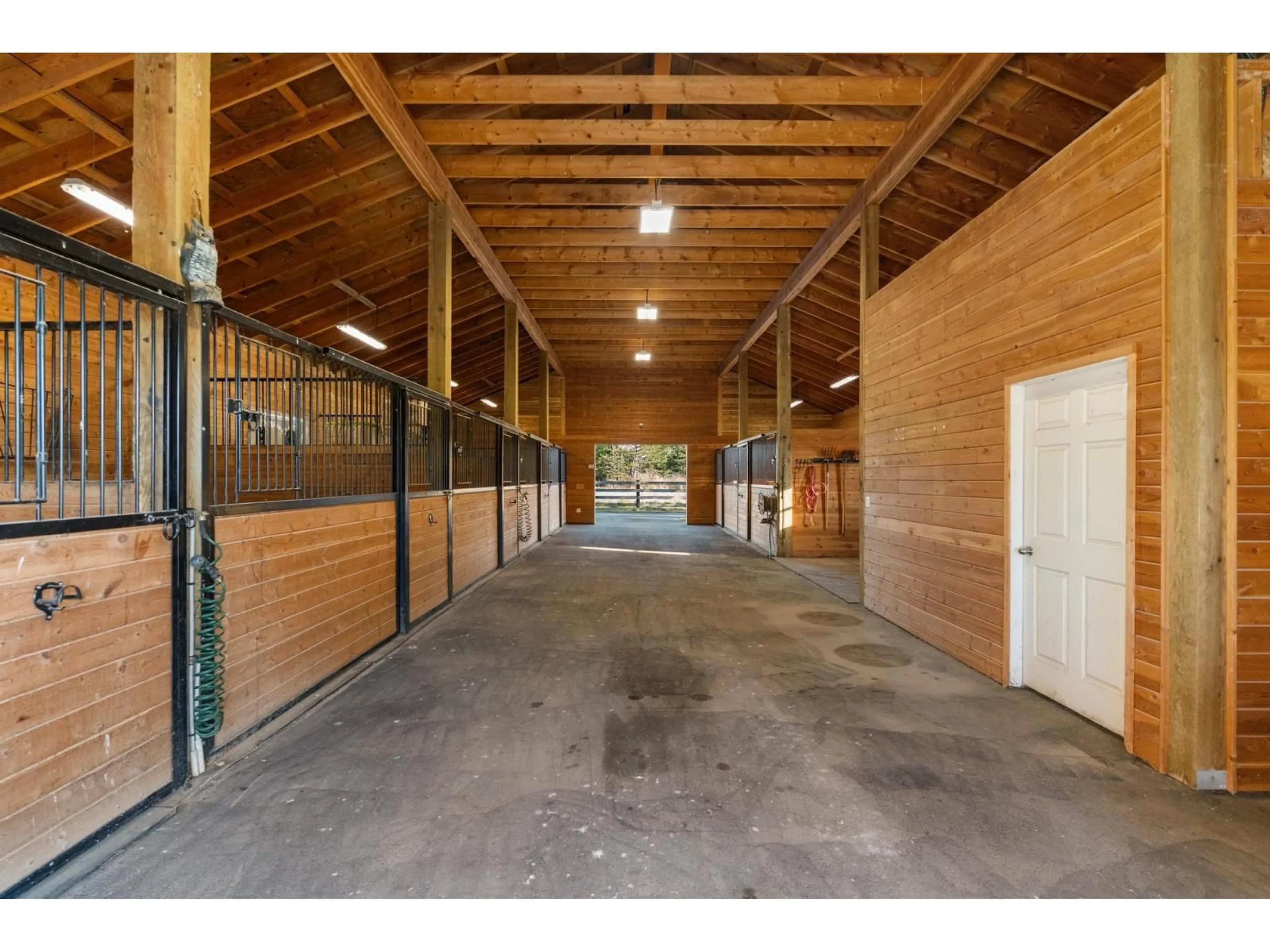 Indoor garage for 22015 40 AVENUE, Langley British Columbia V2Z1N7