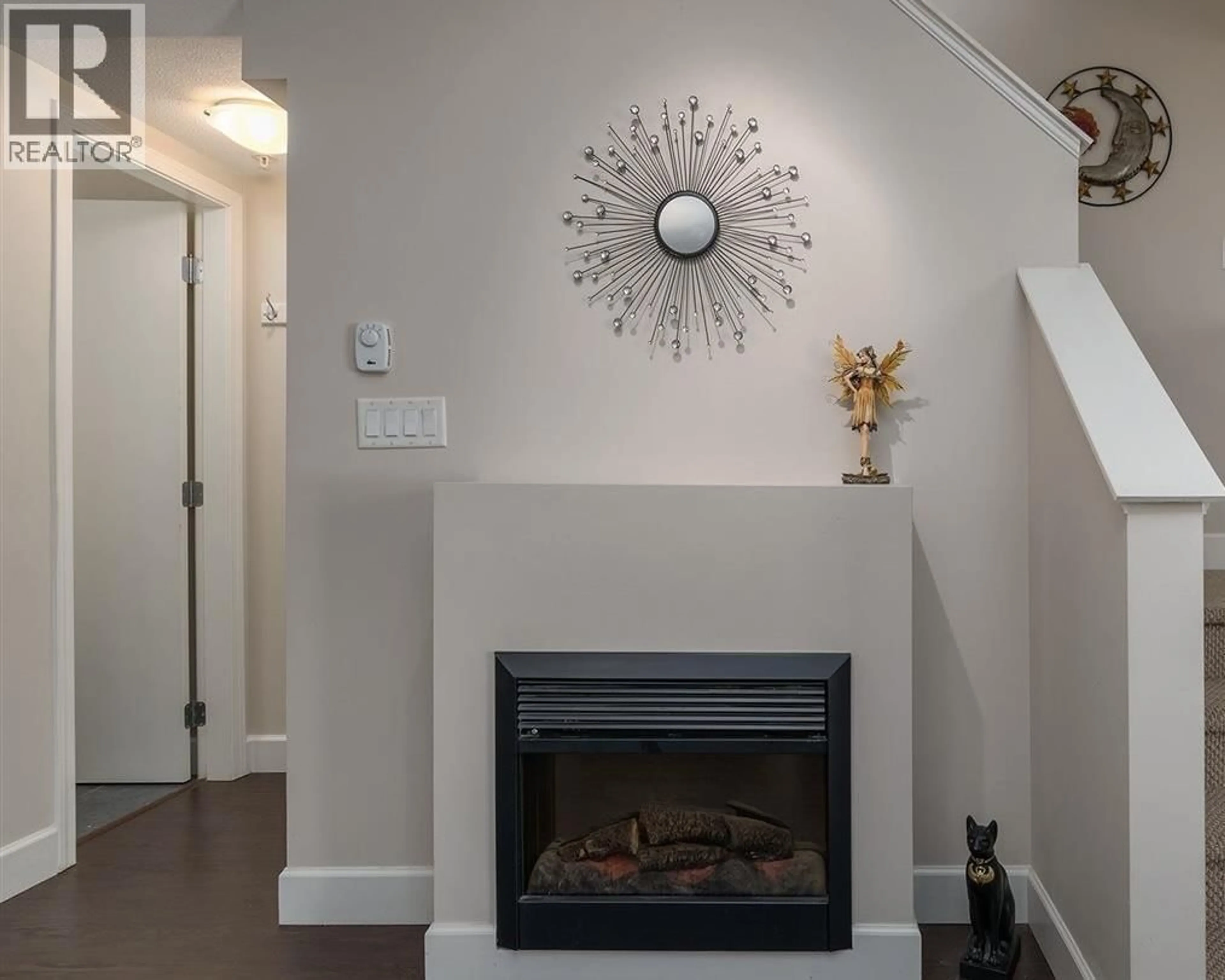 Indoor entryway for 228 - 2108 ROWLAND STREET, Port Coquitlam British Columbia V3C0C1